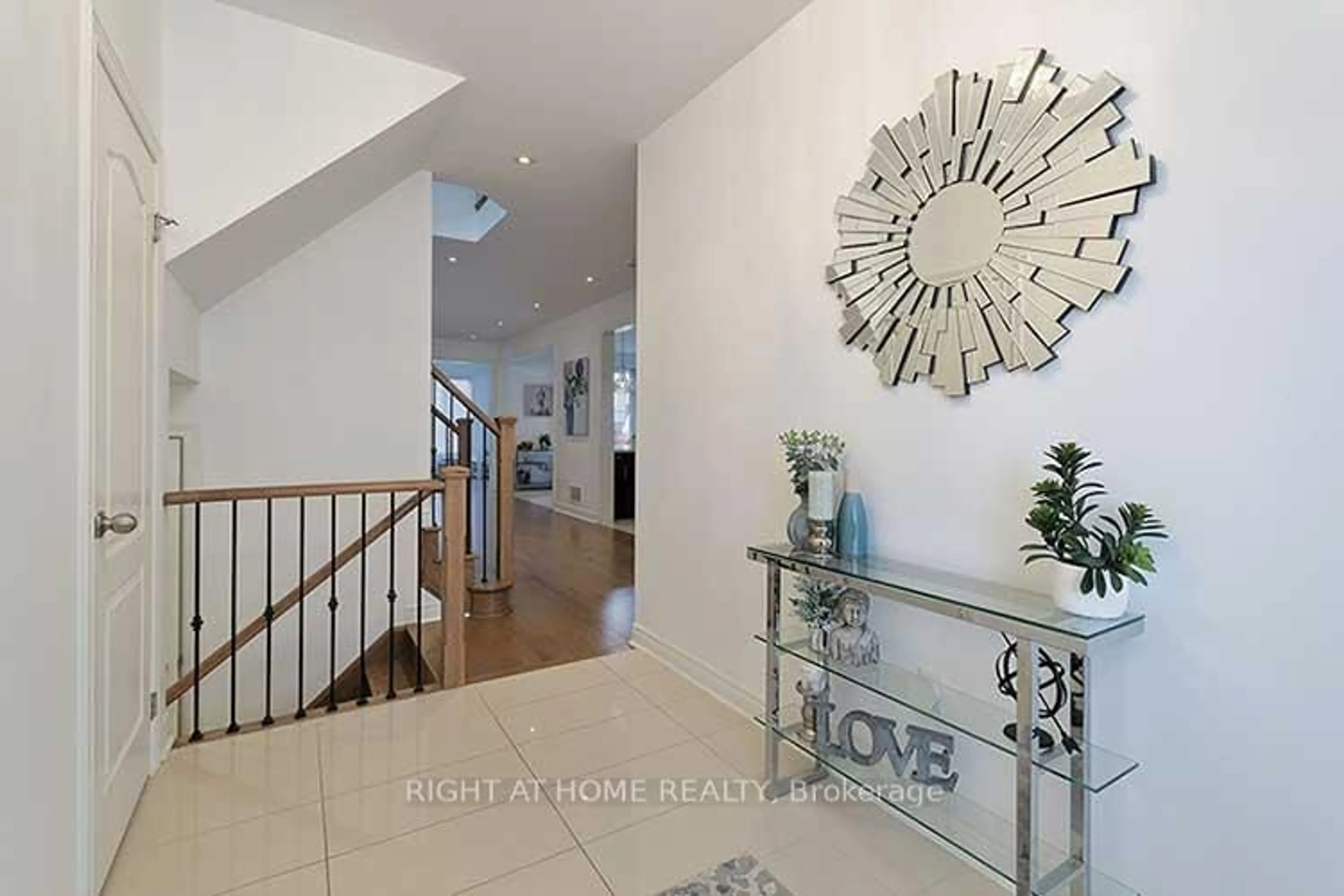 Indoor entryway for 159 McDonnell Cres, Bradford West Gwillimbury Ontario L3Z 0T8
