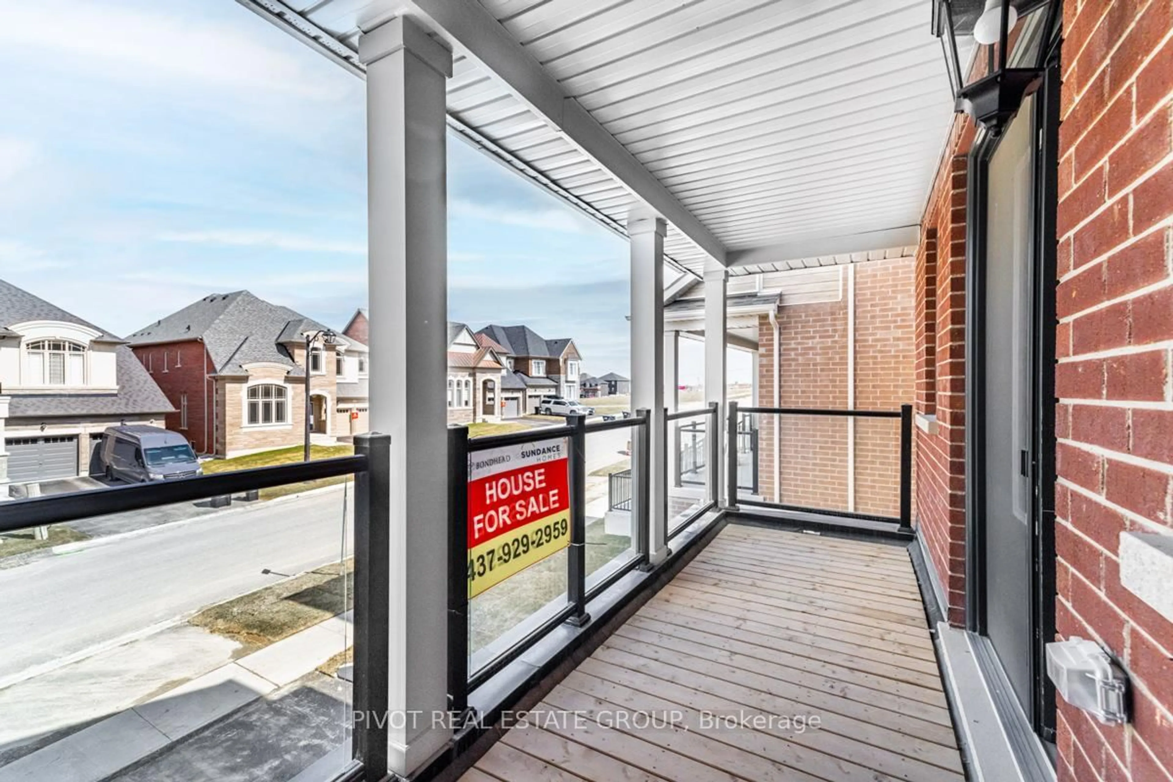 Balcony in the apartment, city buildings view from balcony for 133 Rowe St, Bradford West Gwillimbury Ontario L3Z 4M9