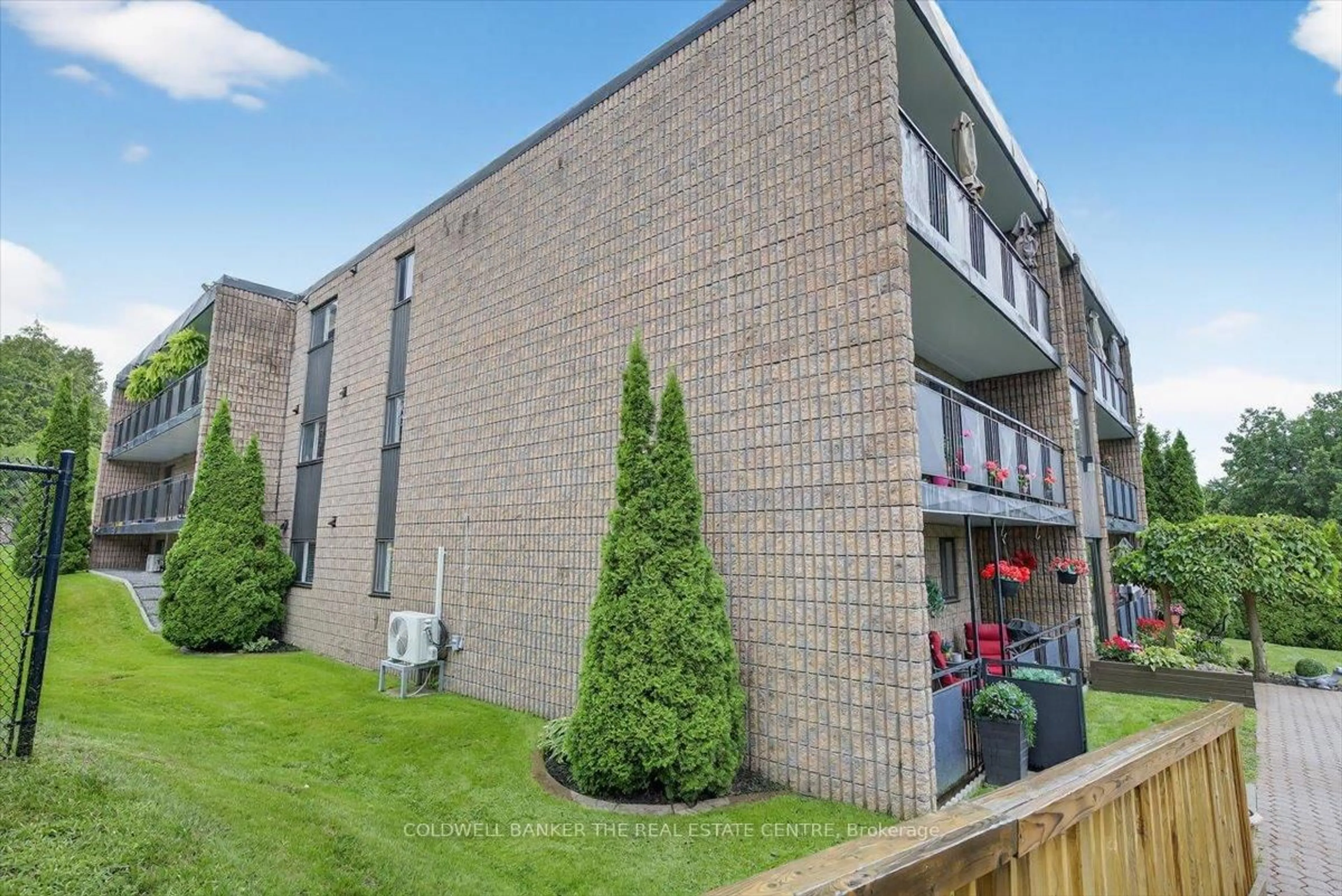A pic from outside/outdoor area/front of a property/back of a property/a pic from drone, unknown for 74 The Queensway S St #103, Georgina Ontario L4P 1Z3