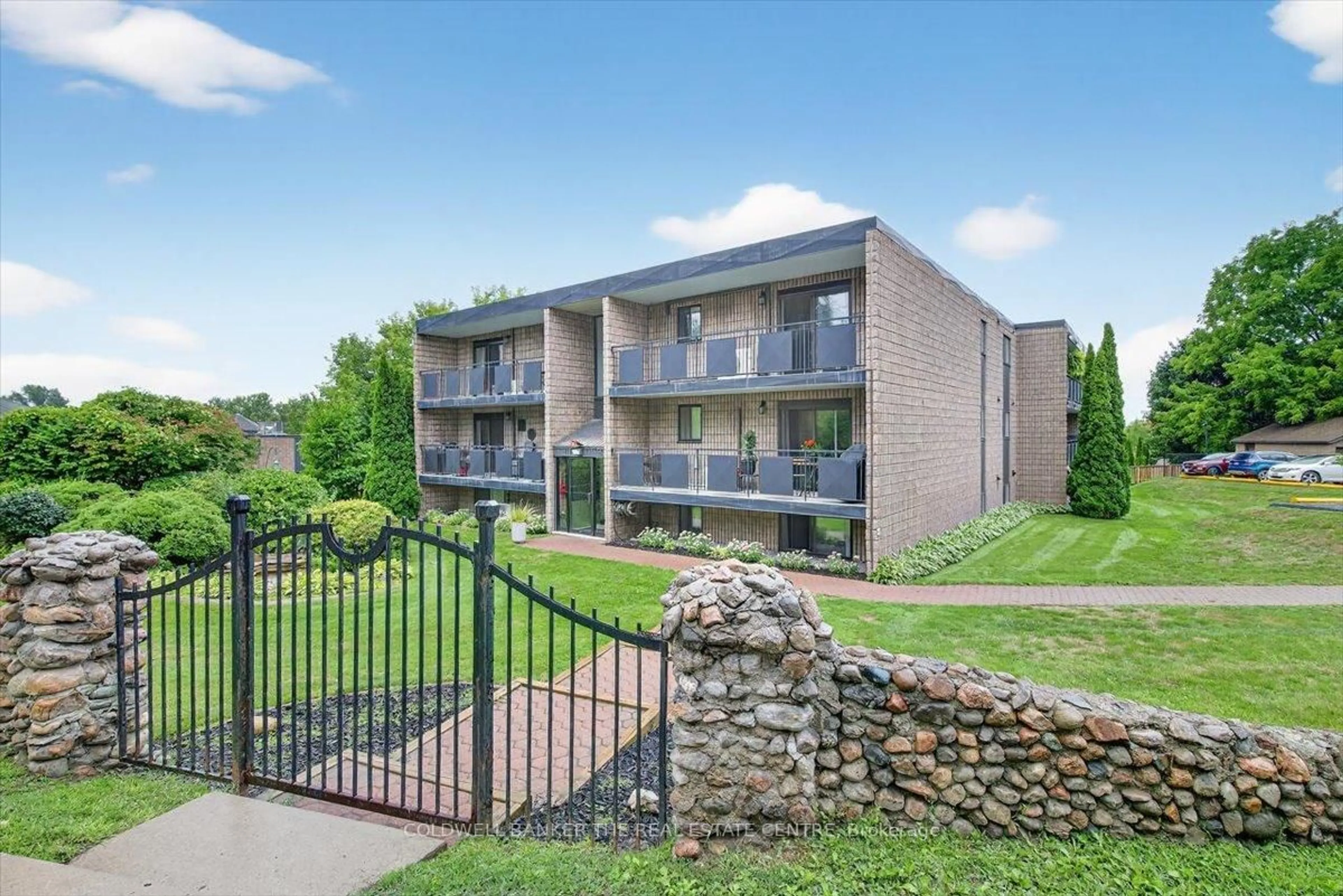 Unknown for 74 The Queensway S St #103, Georgina Ontario L4P 1Z3