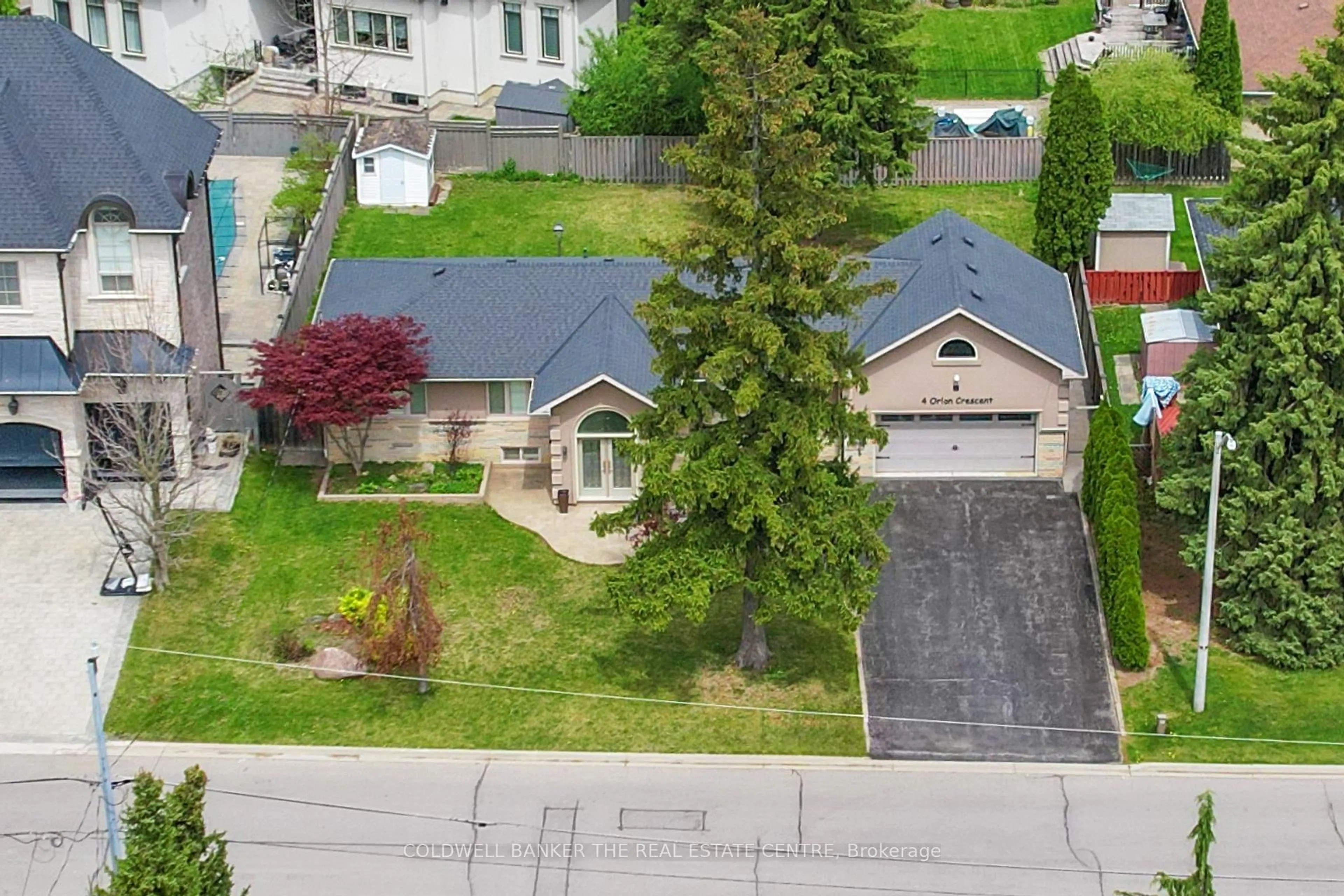 A pic from outside/outdoor area/front of a property/back of a property/a pic from drone, street for 4 Orlon Cres, Richmond Hill Ontario L4C 6S5