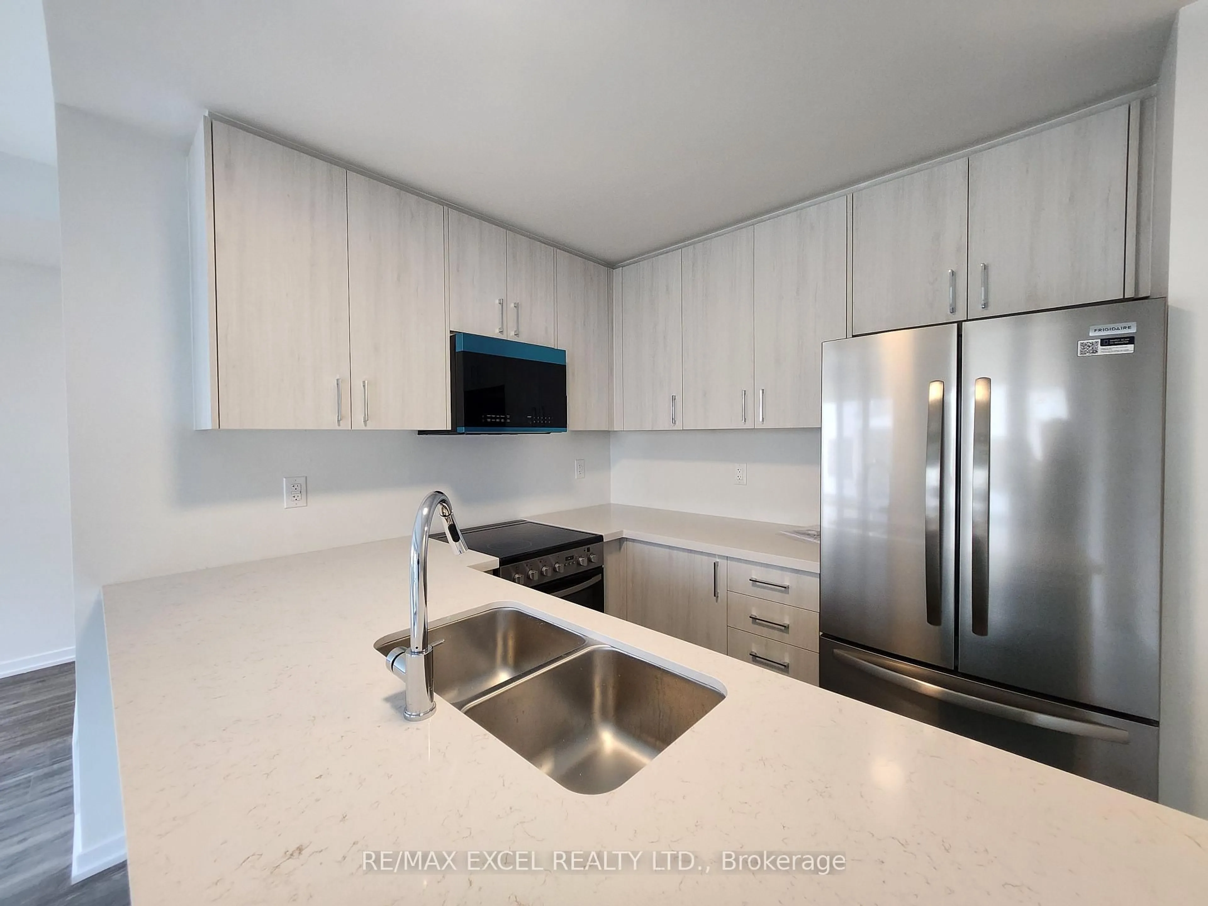 Standard kitchen, unknown for 119 Matawin Lane, Richmond Hill Ontario L4B 0H7