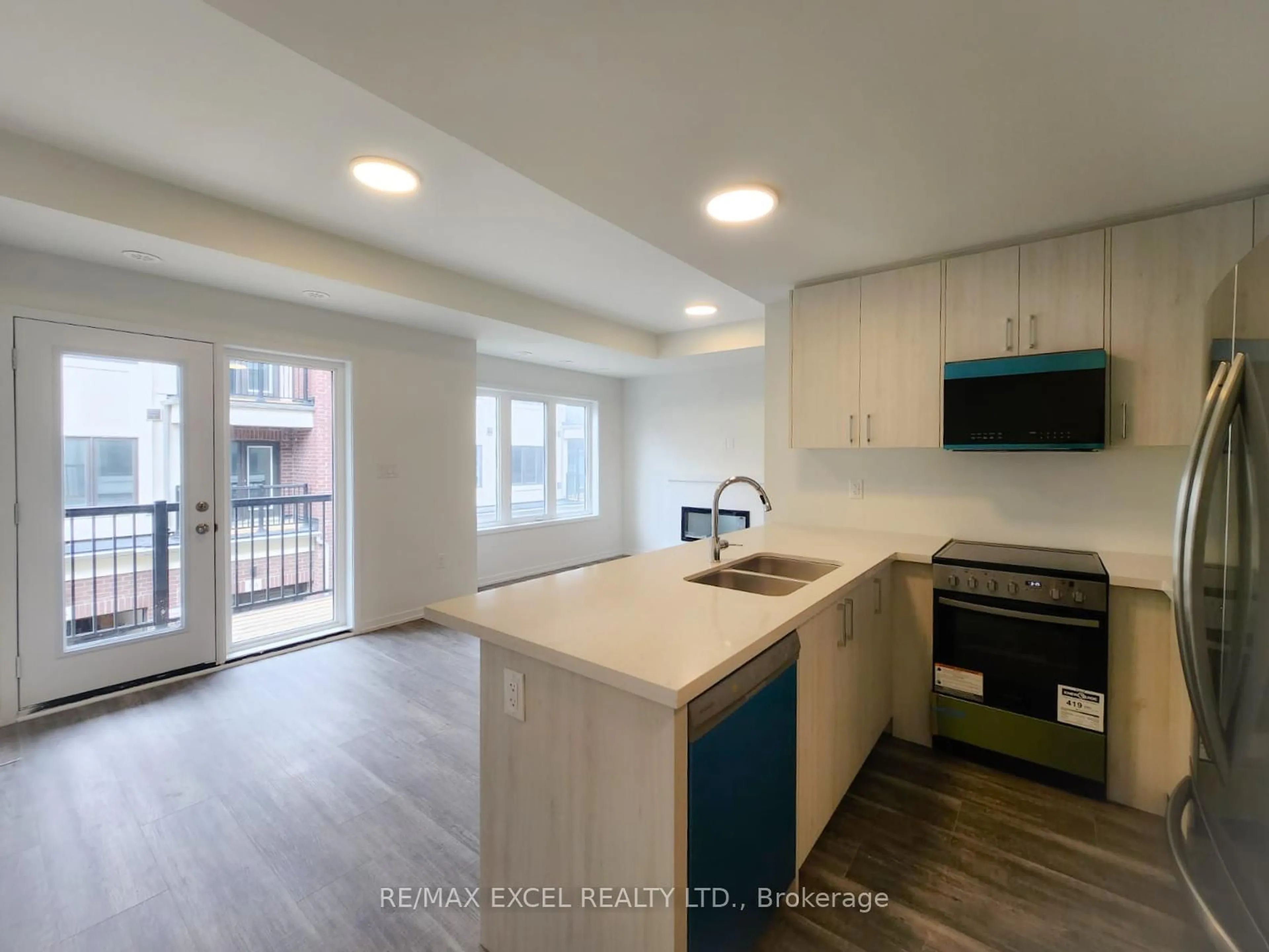 Open concept kitchen, unknown for 119 Matawin Lane, Richmond Hill Ontario L4B 0H7