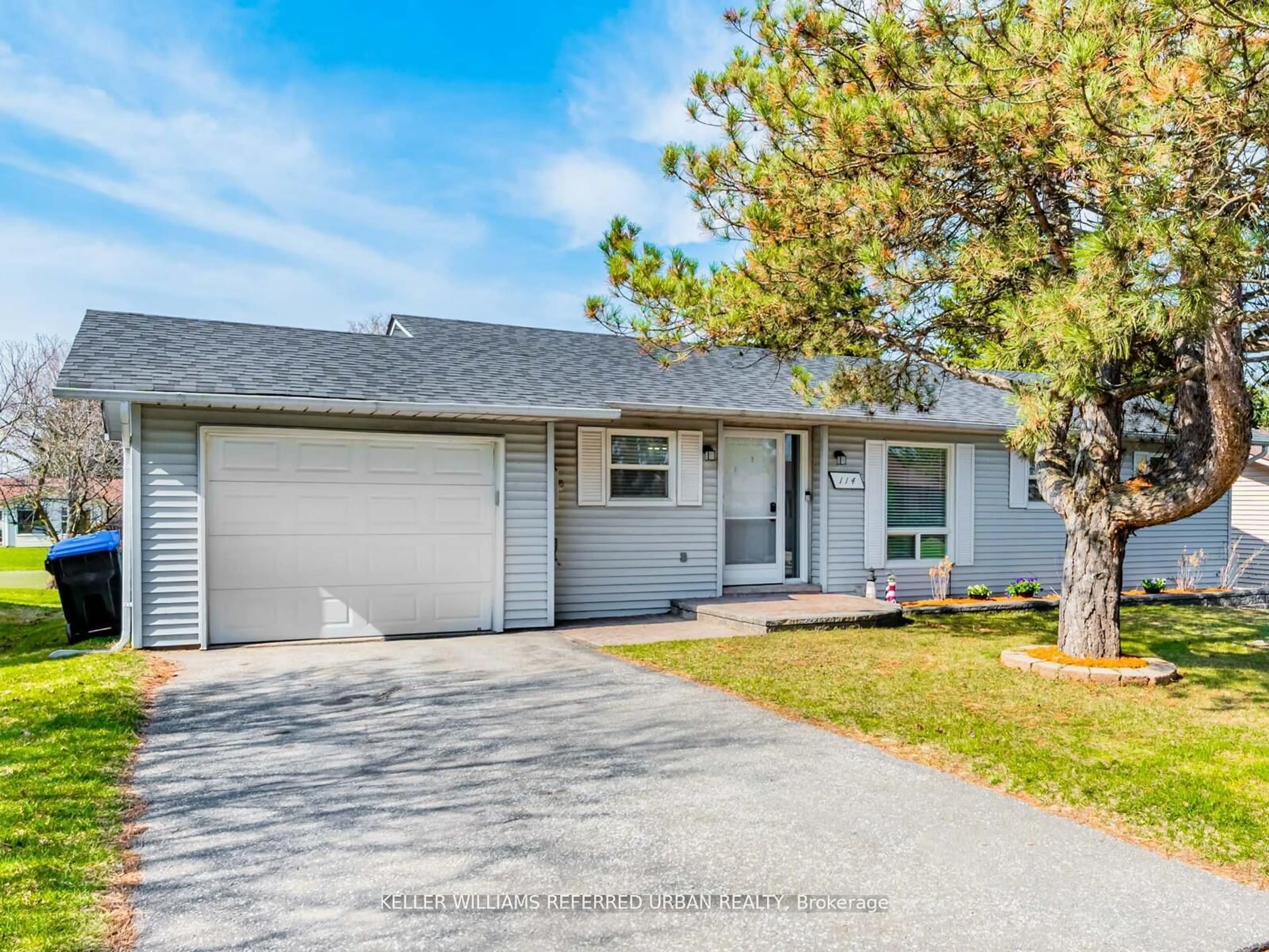 Home with vinyl exterior material, street for 114 Tecumseth Pines Dr, New Tecumseth Ontario L0G 1W0