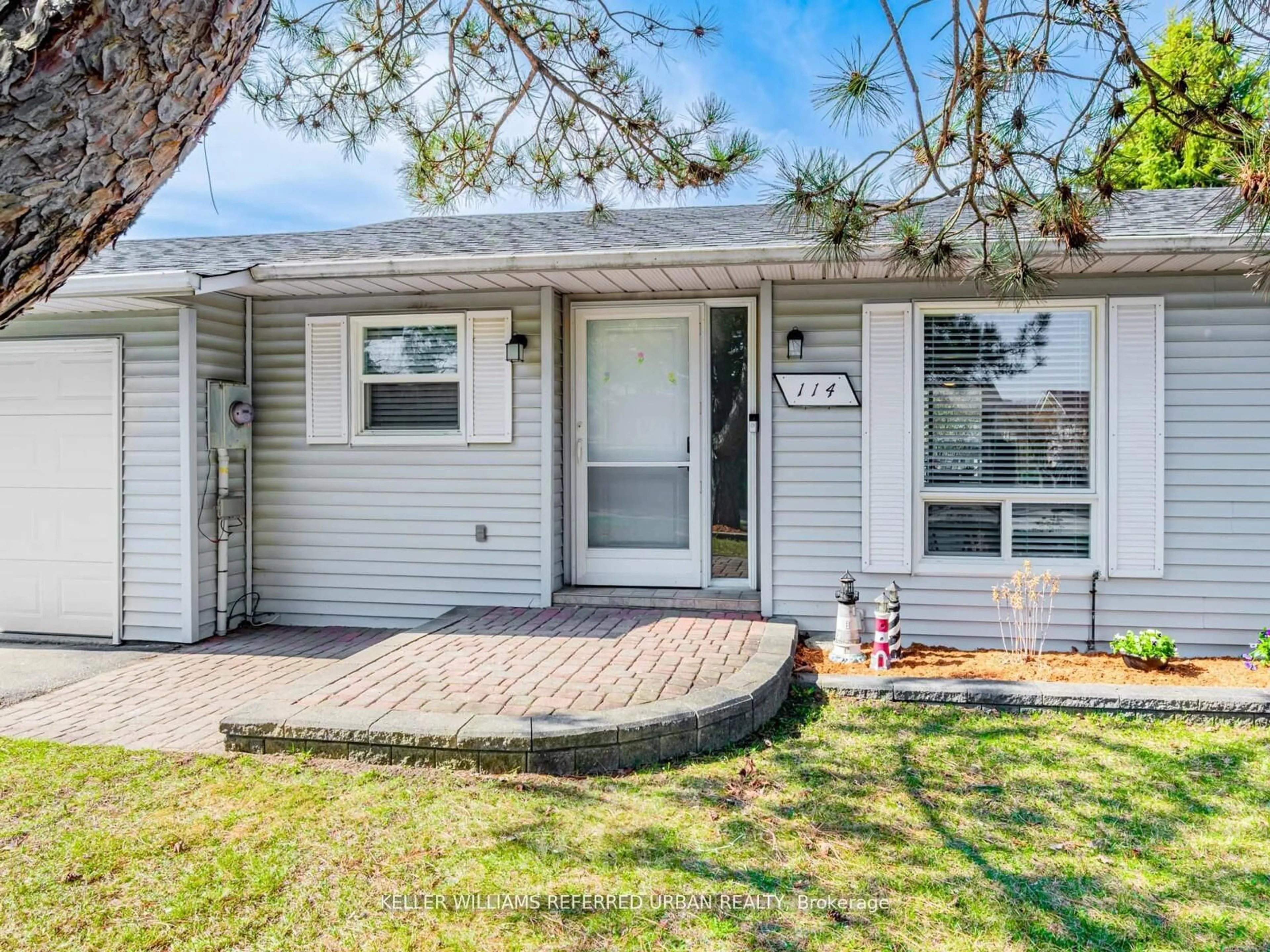 Home with vinyl exterior material, street for 114 Tecumseth Pines Dr, New Tecumseth Ontario L0G 1W0