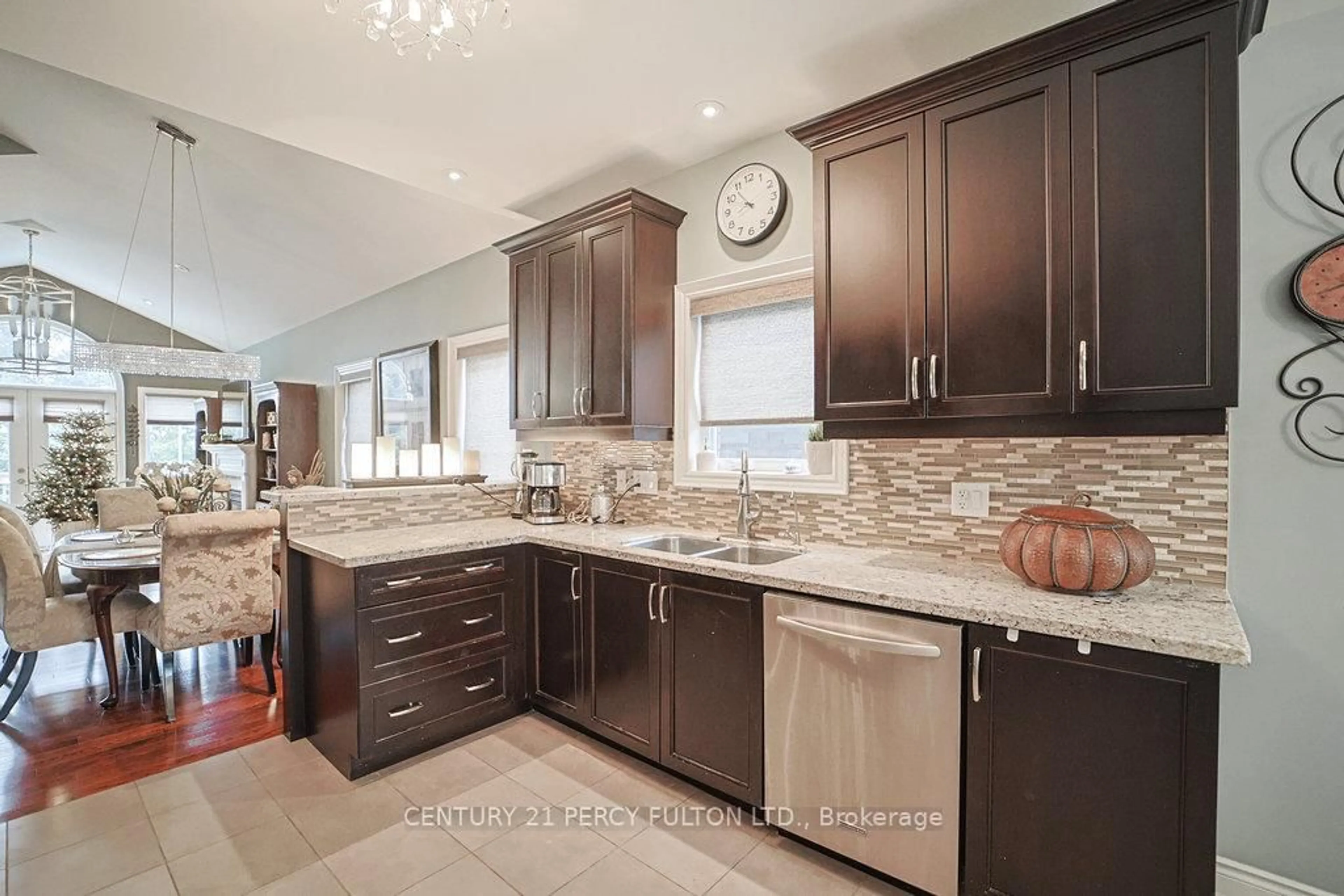 Contemporary kitchen, ceramic/tile floor for 159 Ridge Way, New Tecumseth Ontario L9R 0H3