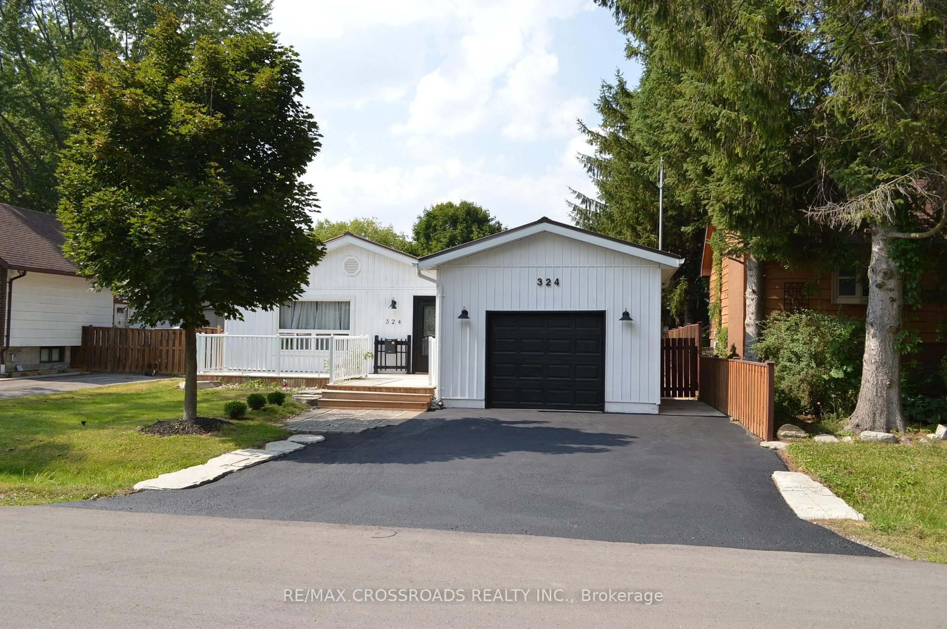 Home with vinyl exterior material, street for 324 Tampa Dr, Georgina Ontario L4P 3A4