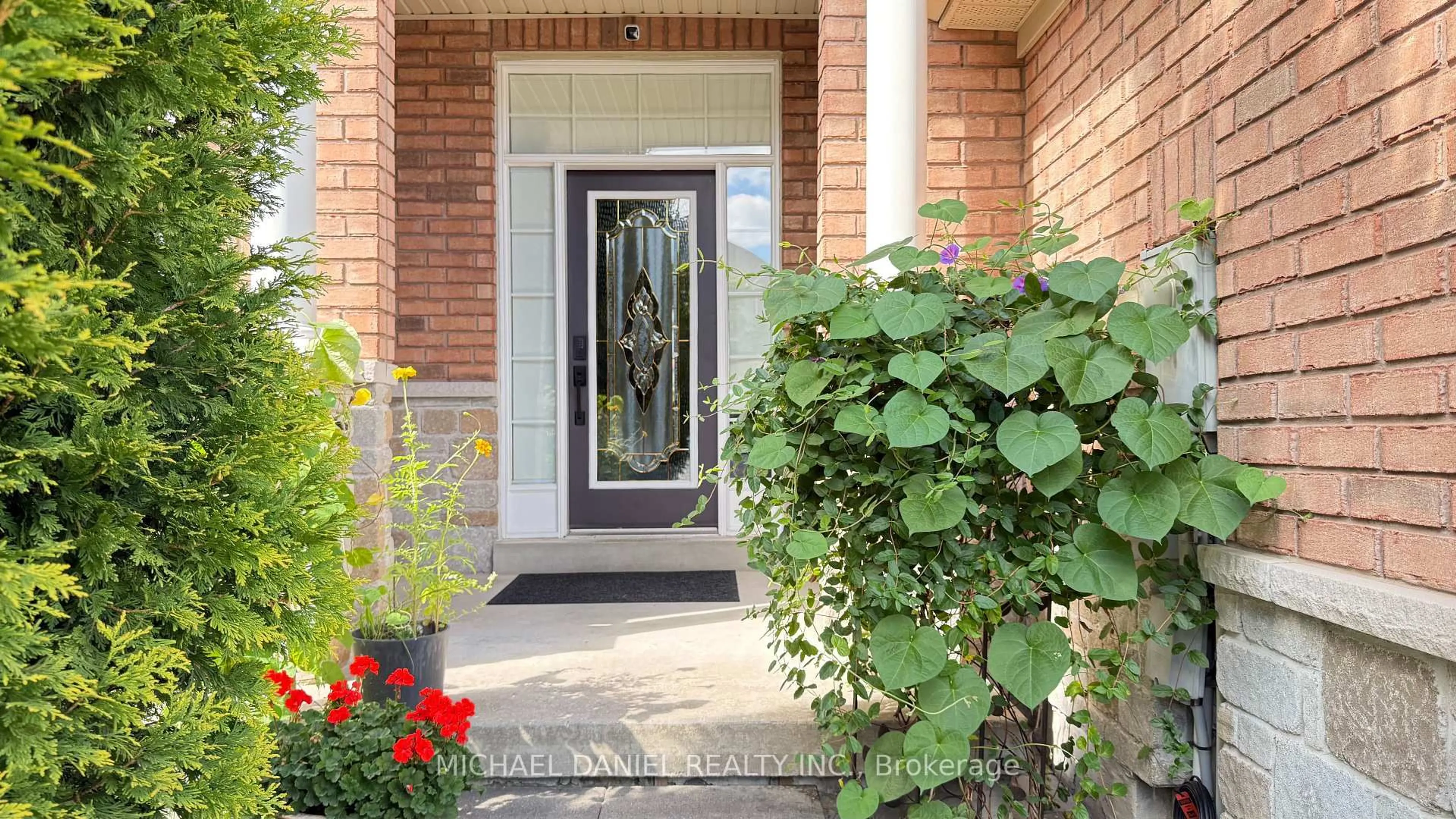 Indoor entryway for 48 Whisperwood Rd, Vaughan Ontario L4J 9G6