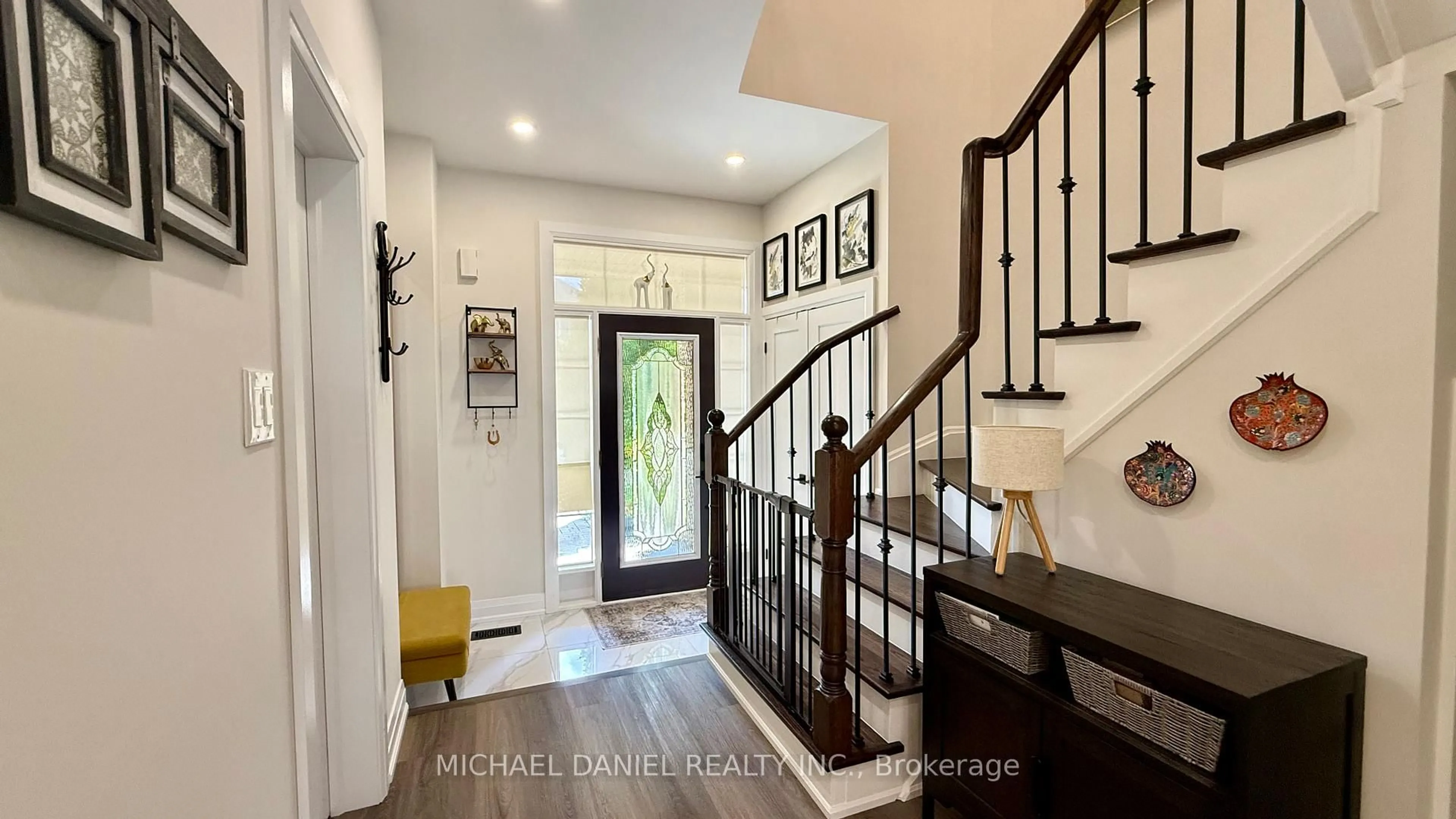 Indoor entryway for 48 Whisperwood Rd, Vaughan Ontario L4J 9G6