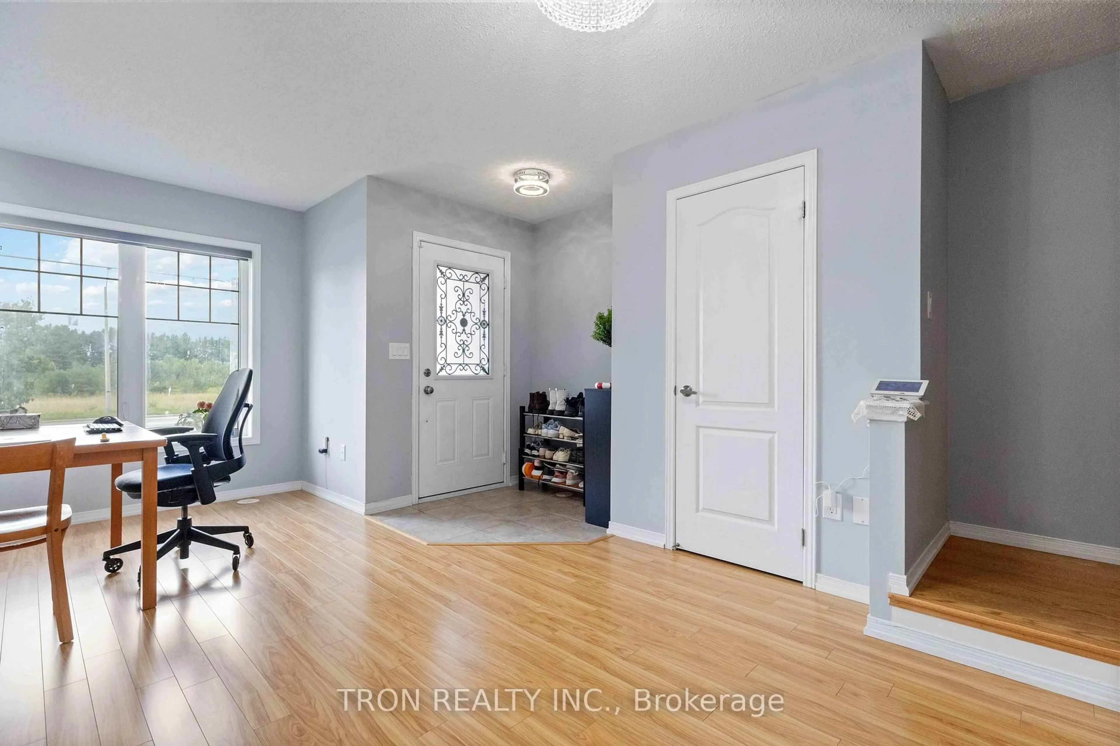 Indoor entryway for 5253 Major Mackenzie Dr, Markham Ontario L6C 0N3