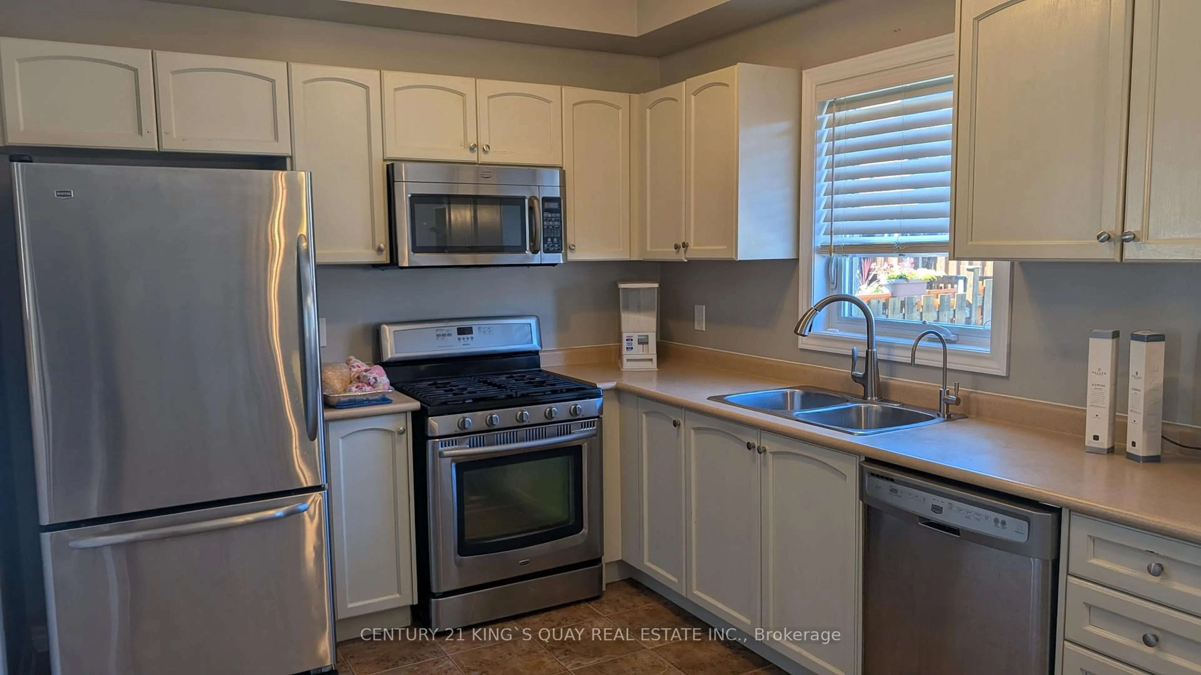 Standard kitchen, ceramic/tile floor for 2119 Osbond Rd, Innisfil Ontario L9S 0B1