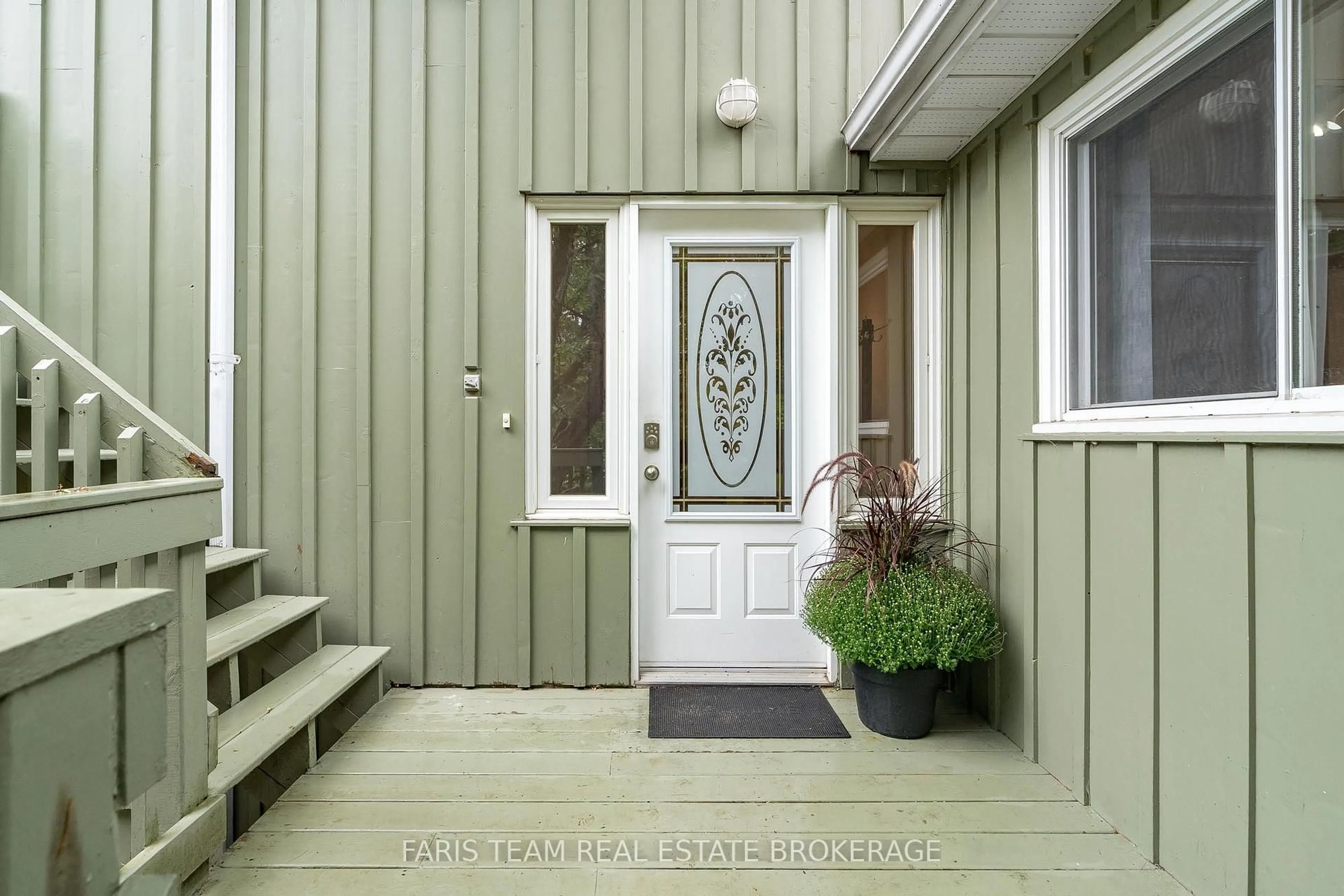 Indoor entryway for 223 Denney Dr, Essa Ontario L3W 0T9