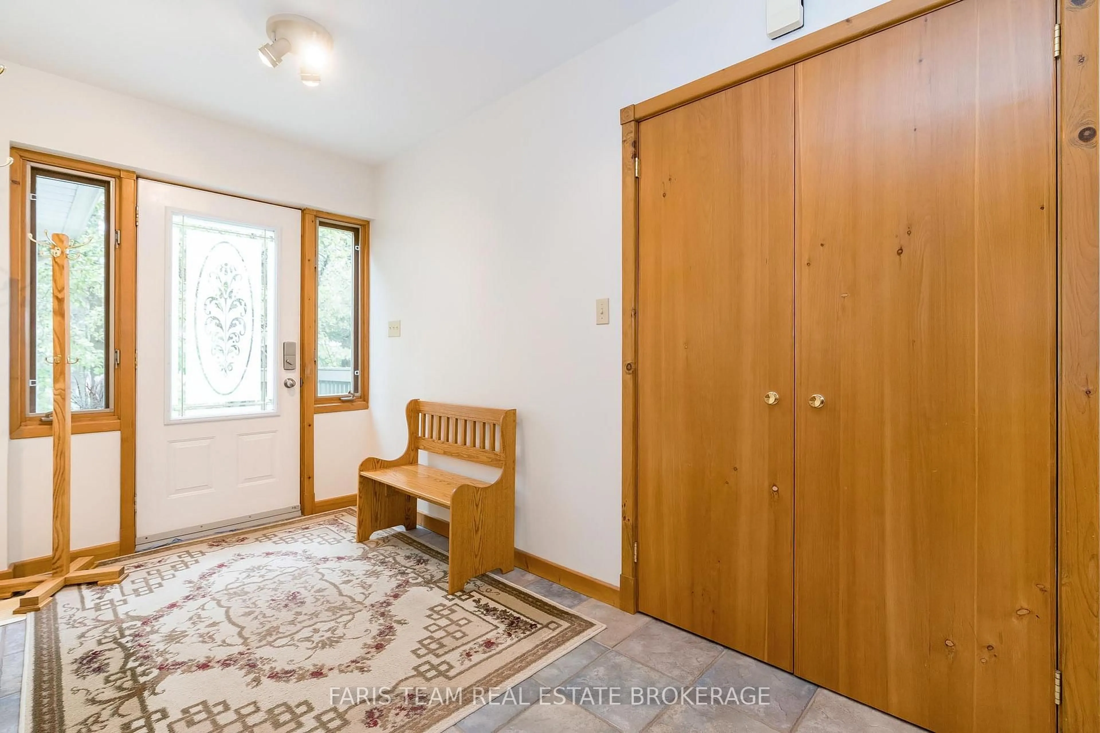Indoor foyer for 223 Denney Dr, Essa Ontario L3W 0T9