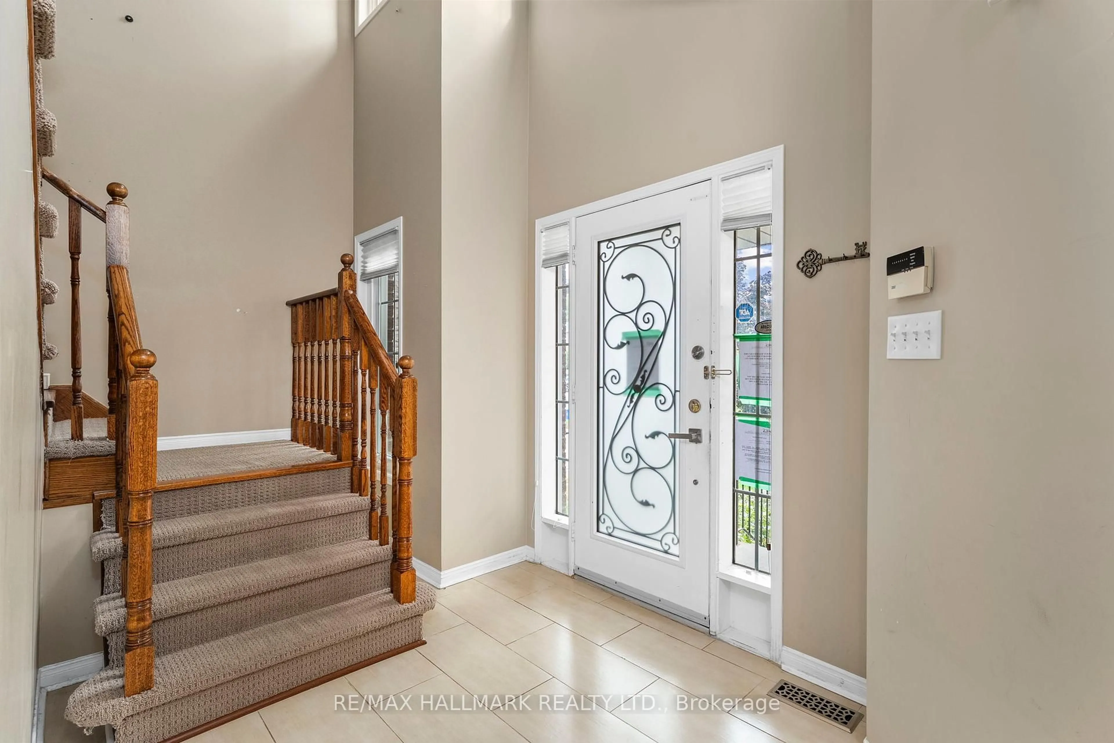 Indoor entryway for 58 Casa Grande St, Richmond Hill Ontario L4S 1R1