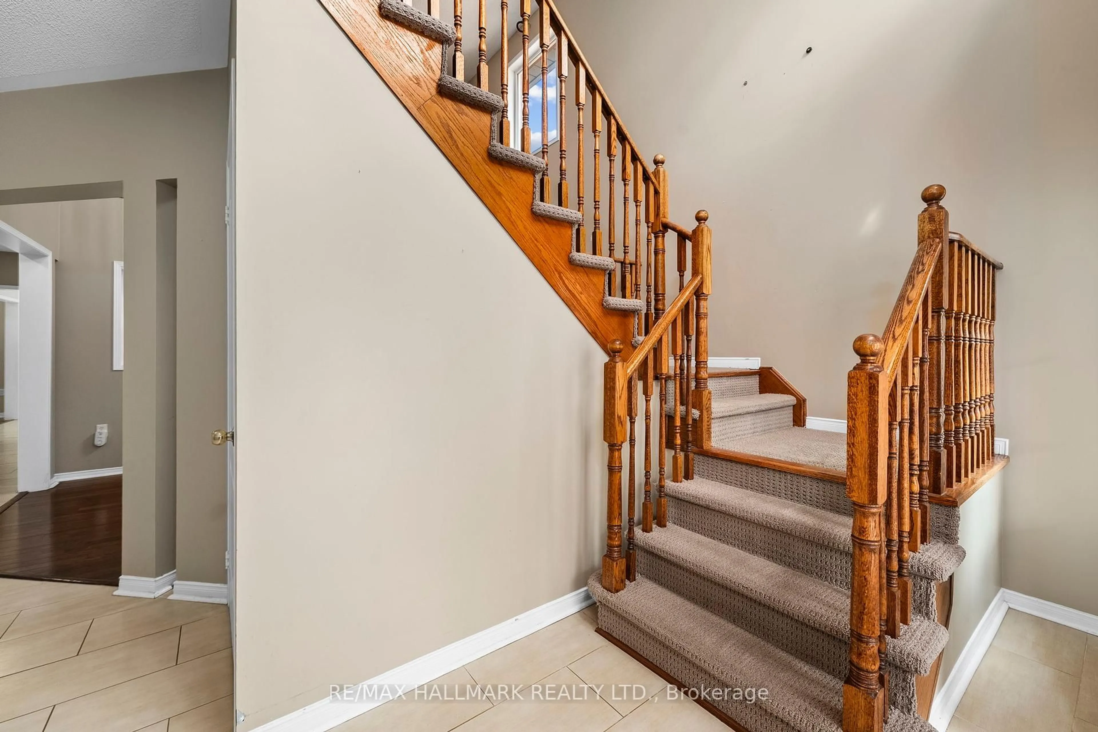 Stairs for 58 Casa Grande St, Richmond Hill Ontario L4S 1R1