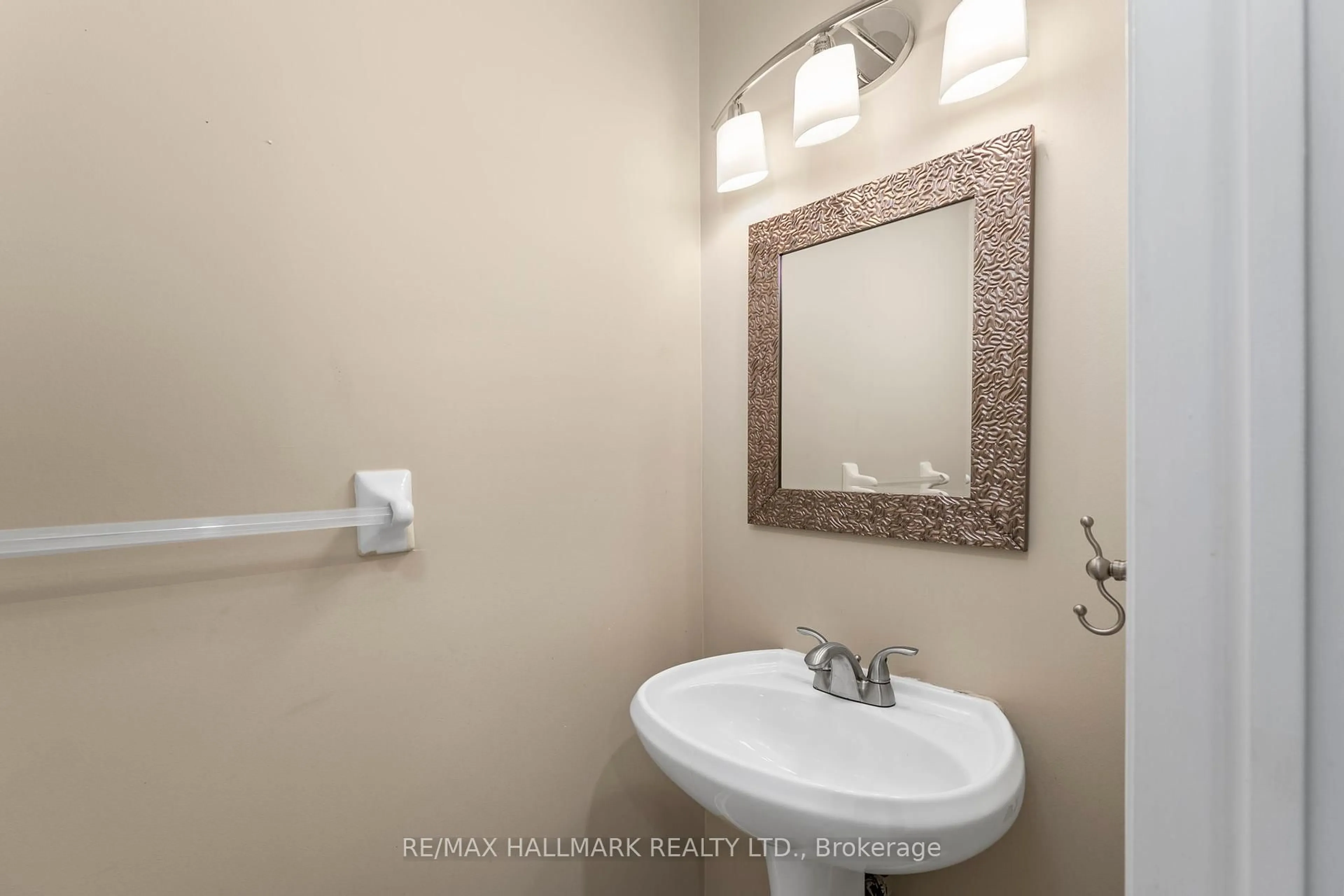 Standard bathroom, ceramic/tile floor for 58 Casa Grande St, Richmond Hill Ontario L4S 1R1