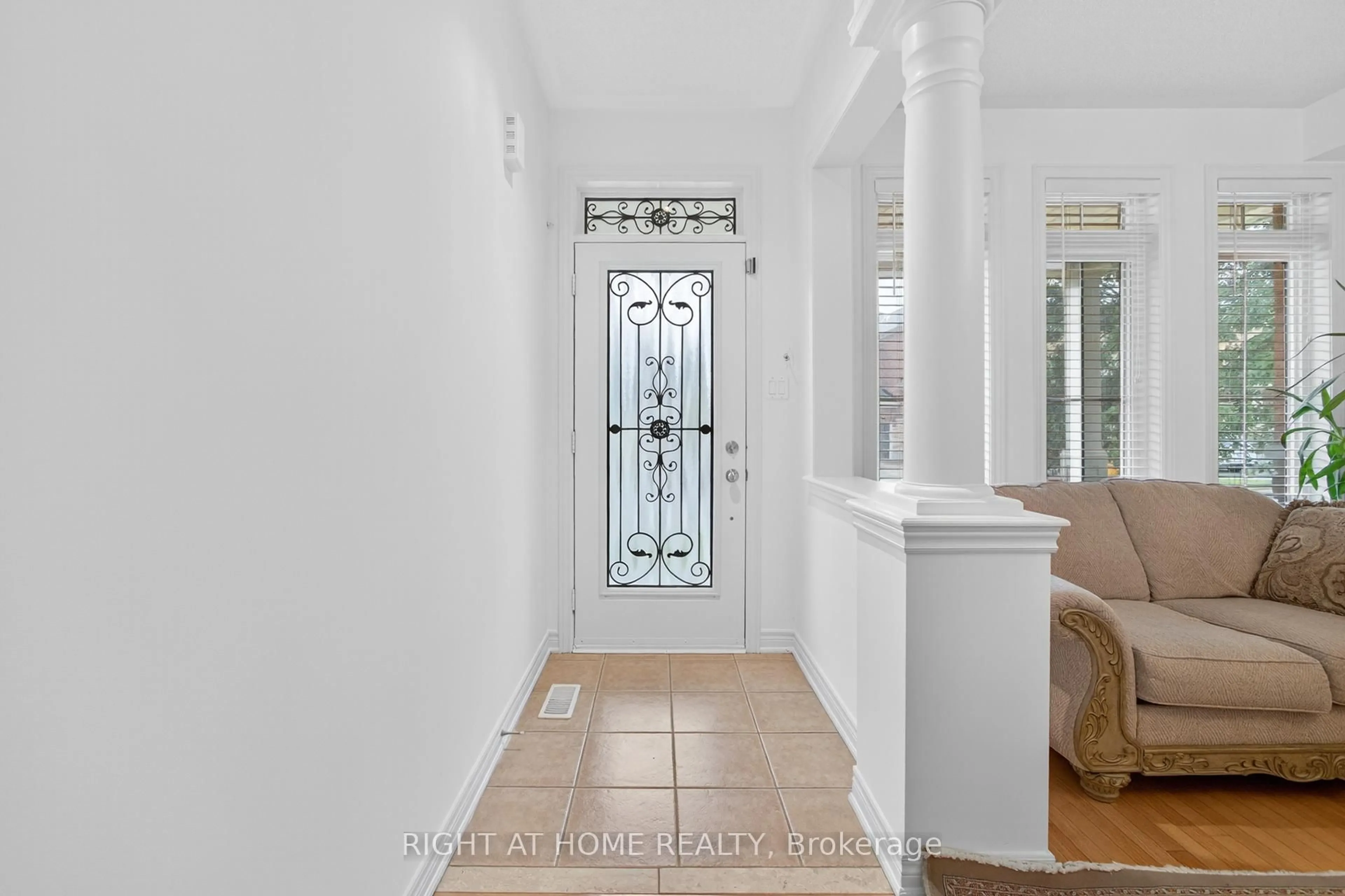 Indoor entryway for 147 Betony Dr, Richmond Hill Ontario L4E 0P3