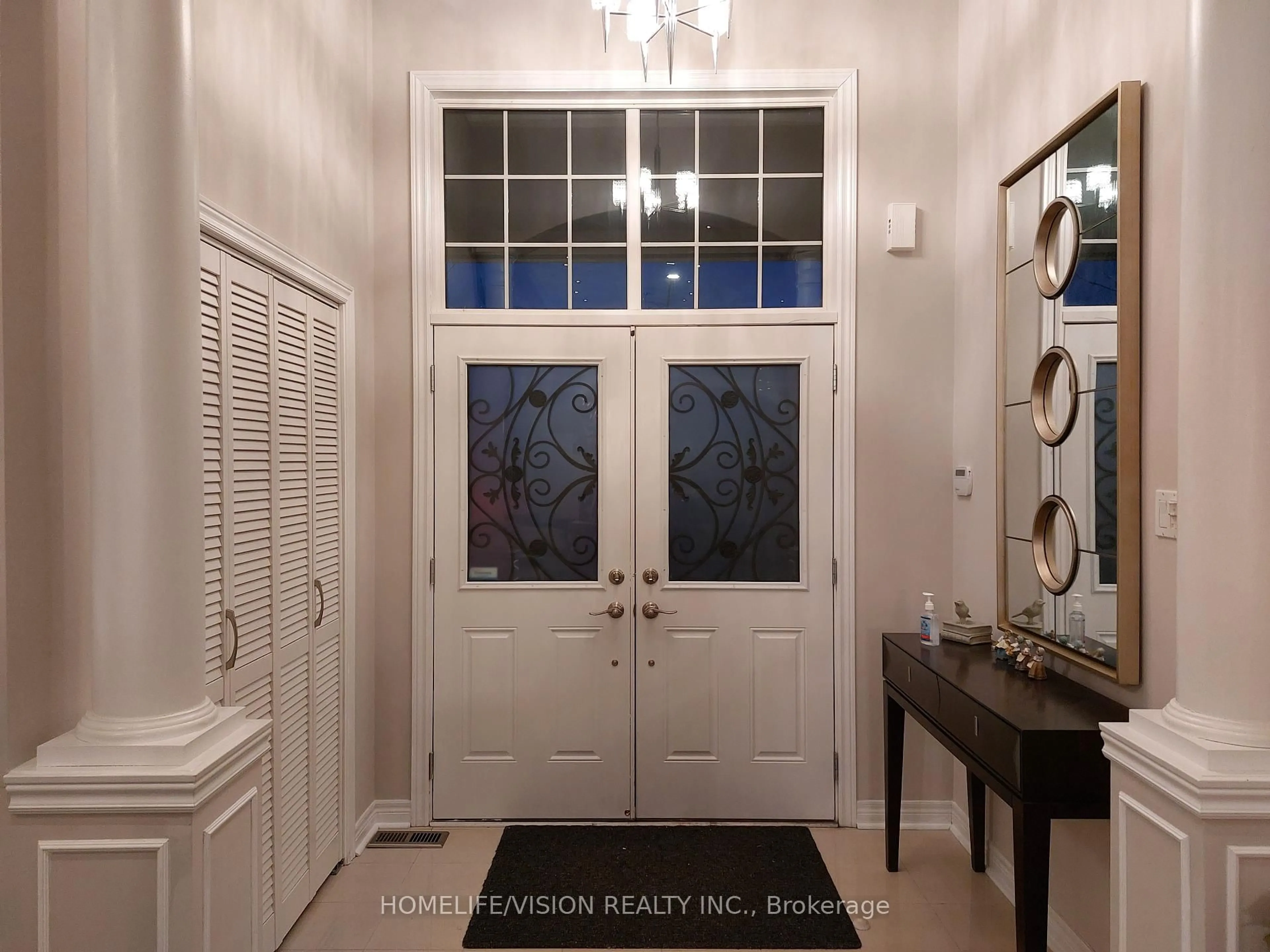Indoor entryway for 26 Ascalon Dr, Vaughan Ontario L6A 0M5