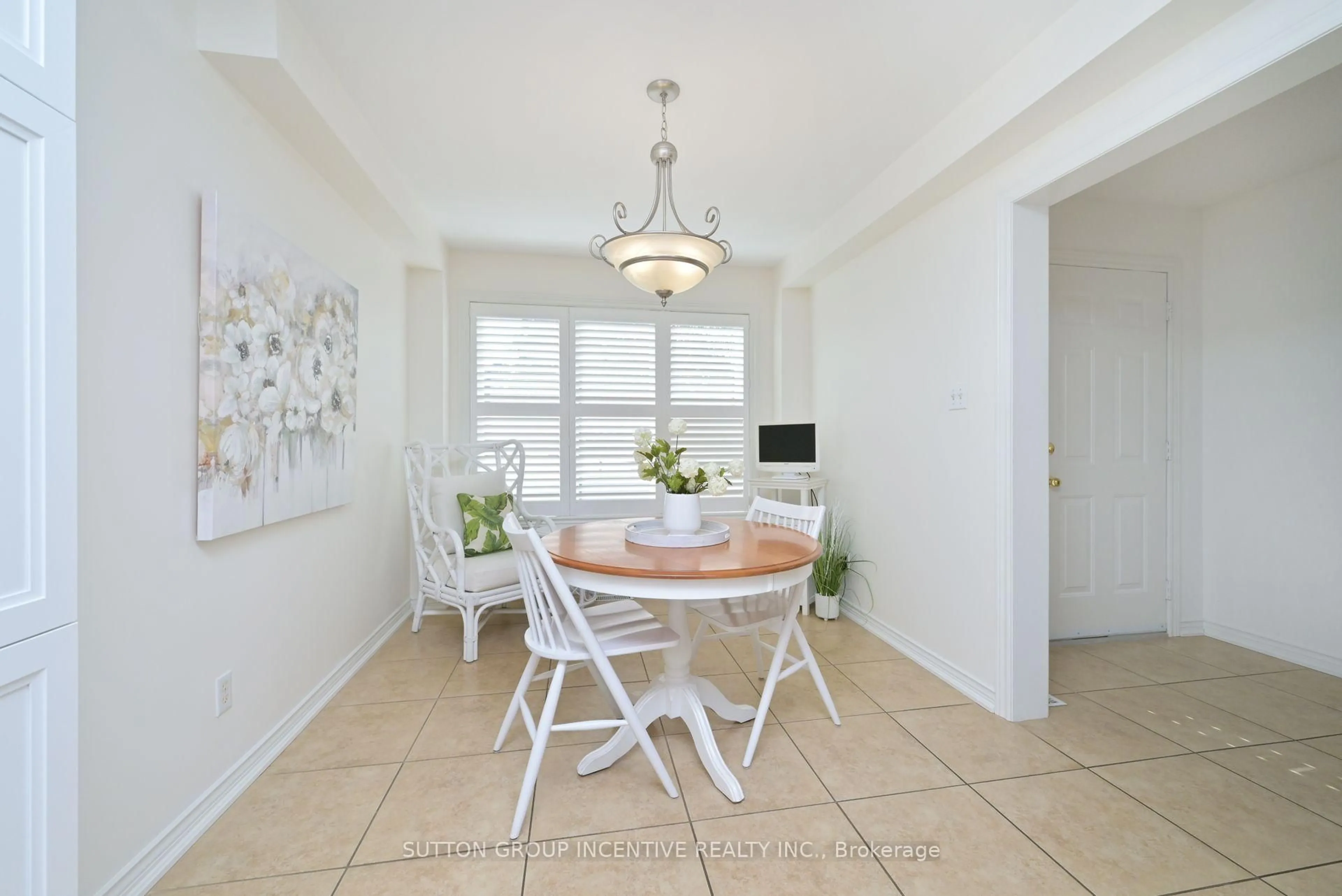 Dining room, ceramic/tile floor for 15 SUNSET Blvd, New Tecumseth Ontario L9R 1Y8