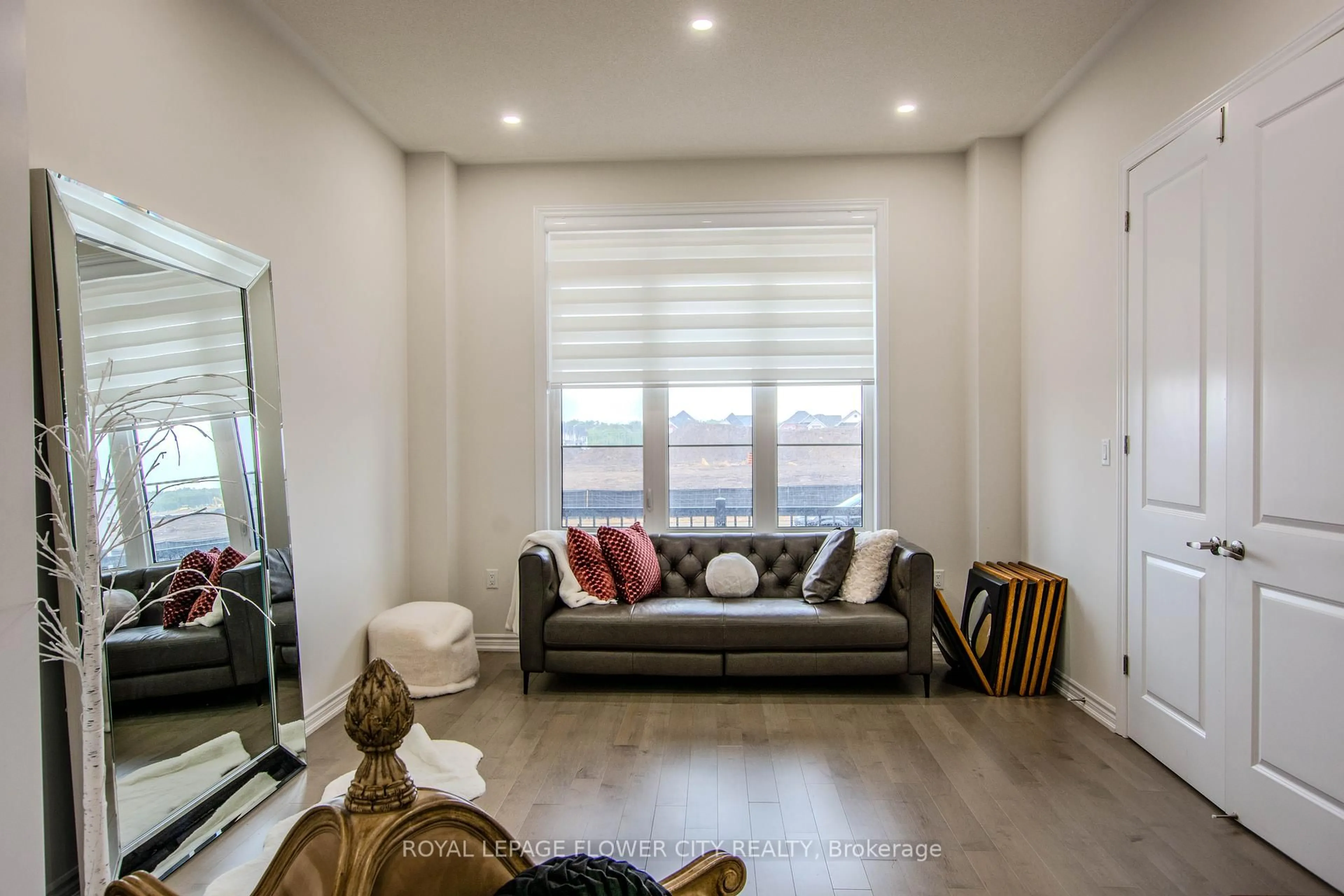 Living room with furniture, unknown for 1114 Wickham Rd, Innisfil Ontario L9S 0P8