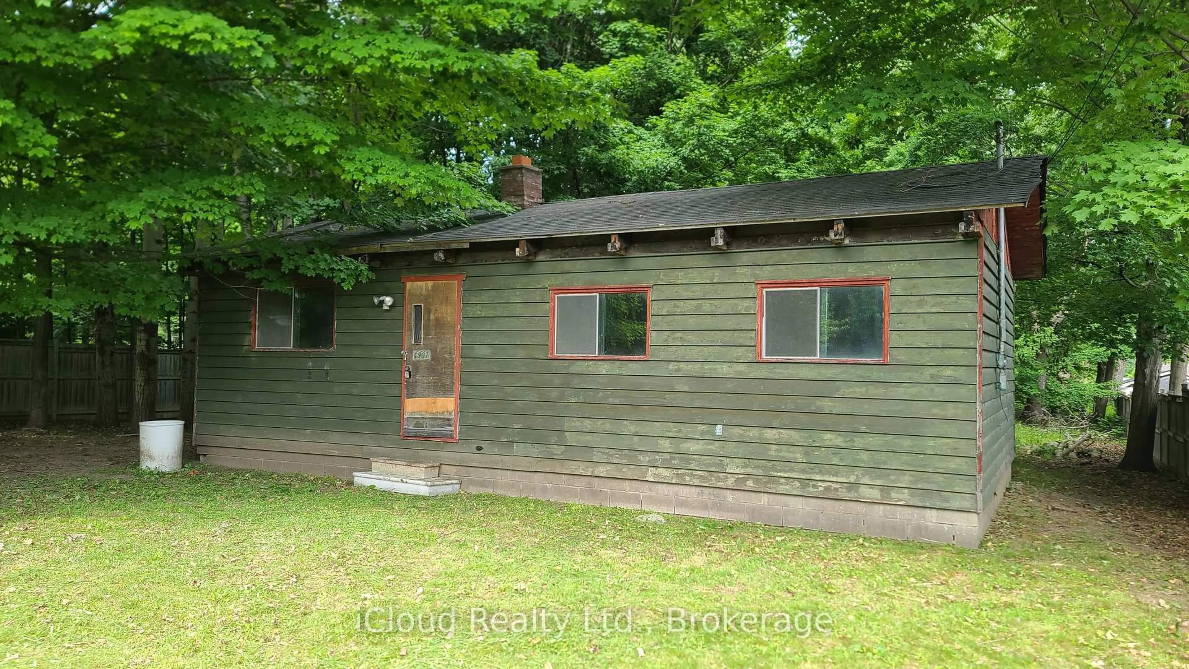 Shed for 1997 ST. PAUL Rd, Innisfil Ontario L9S 1T6