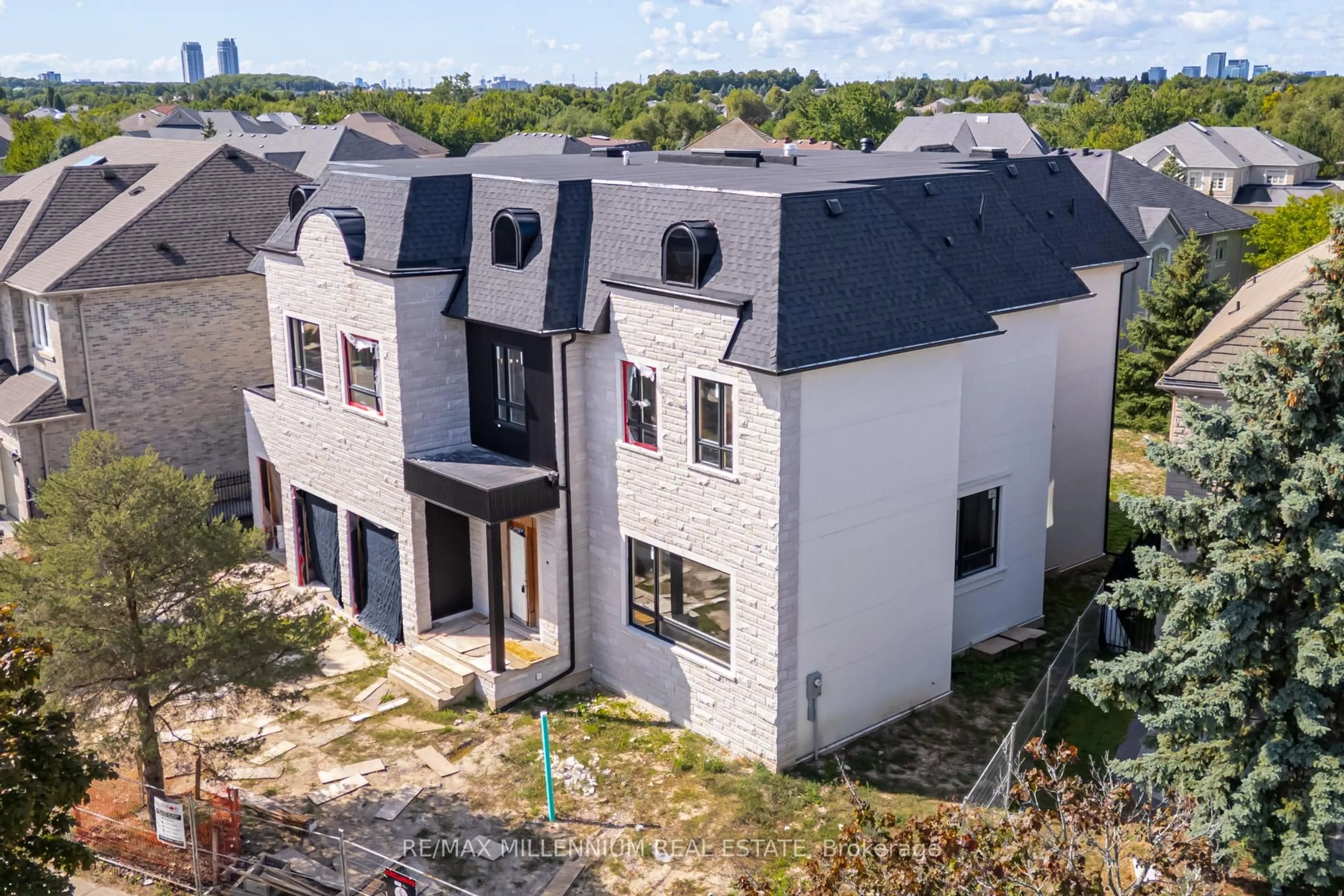 A pic from outside/outdoor area/front of a property/back of a property/a pic from drone, building for 136 Boake Tr, Richmond Hill Ontario L4B 3V8