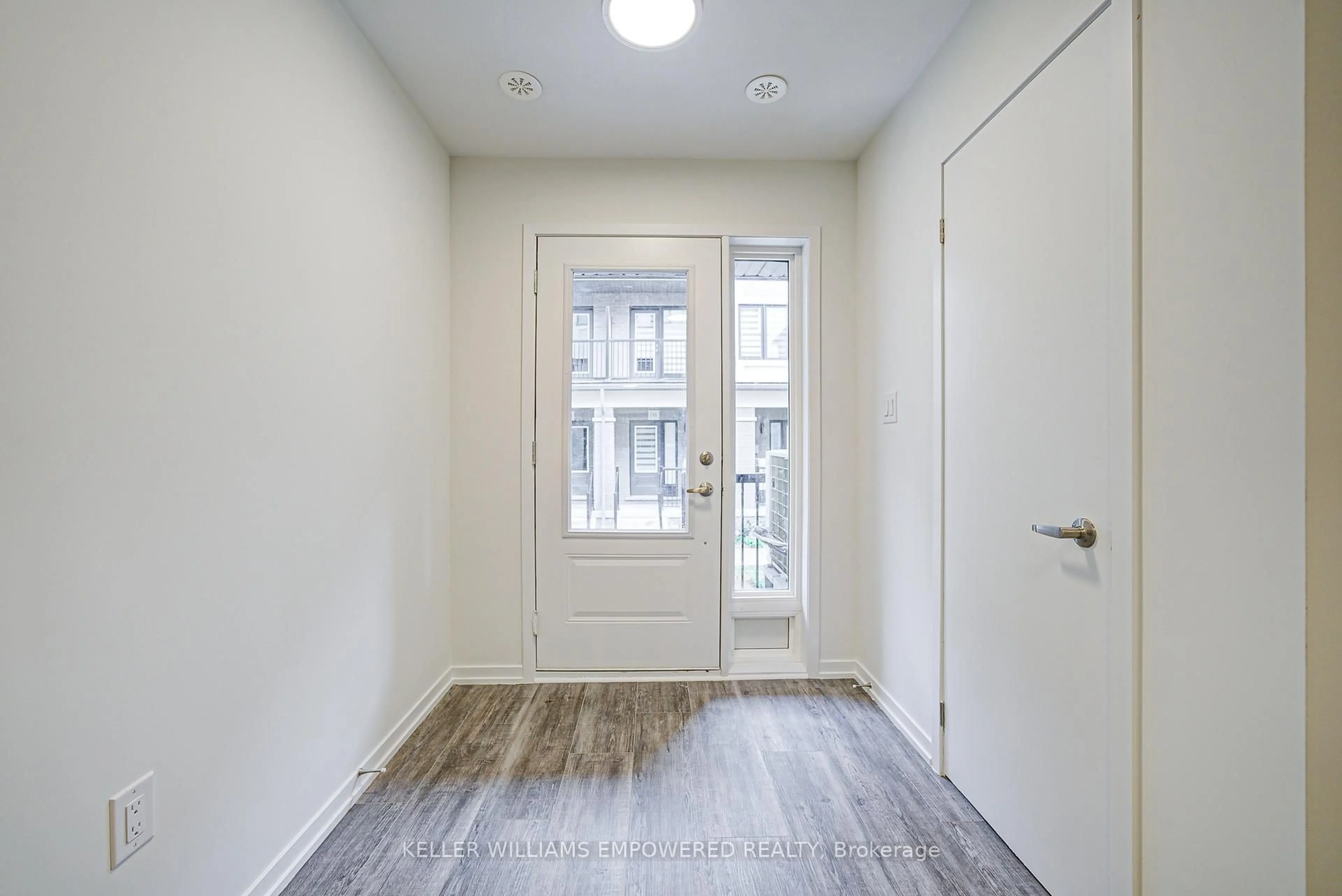 Indoor entryway for 73 Matawin Lane, Richmond Hill Ontario L4S 1P4