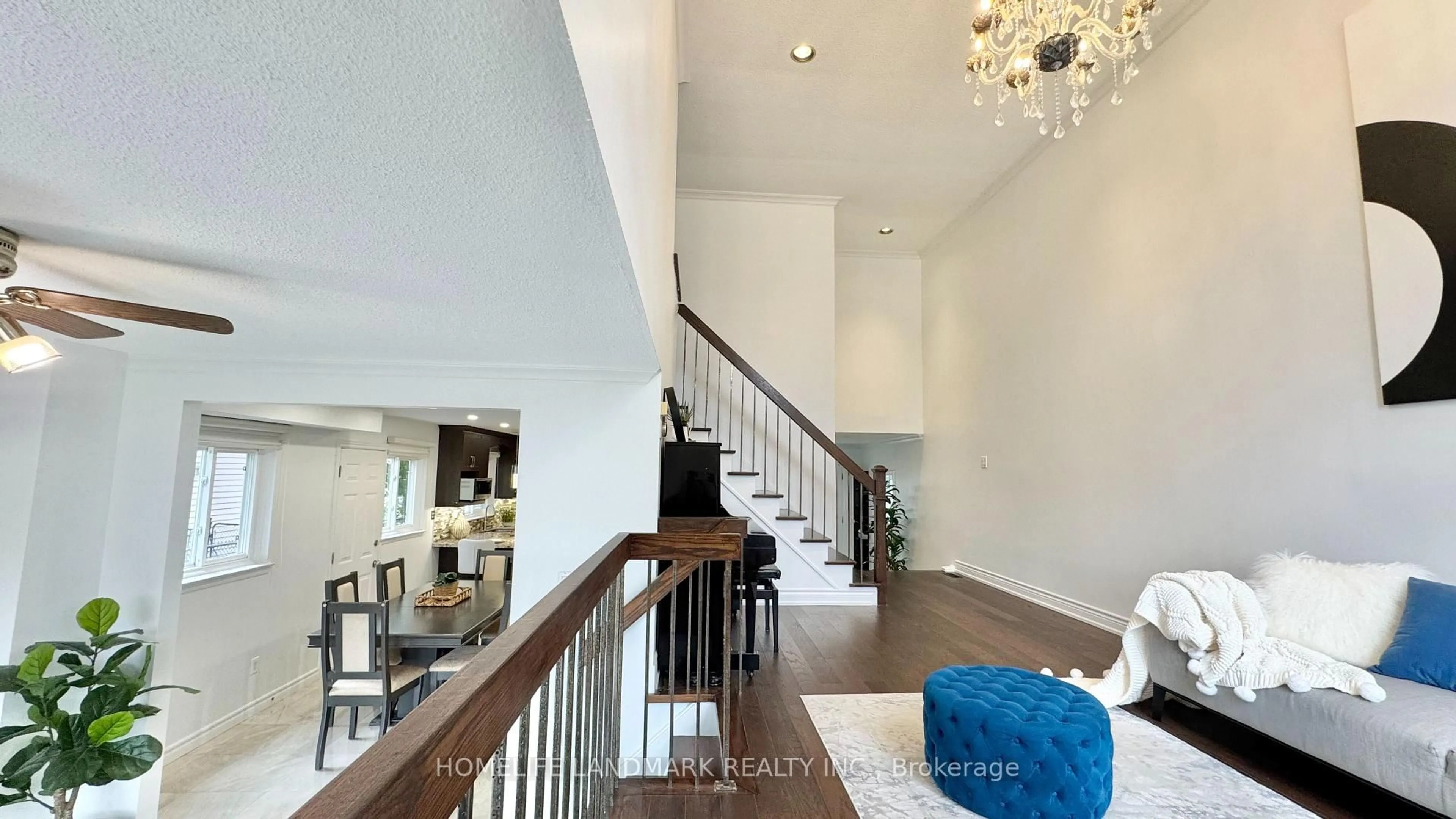 Indoor foyer for 160 Snowshoe Cres, Markham Ontario L3T 4M9
