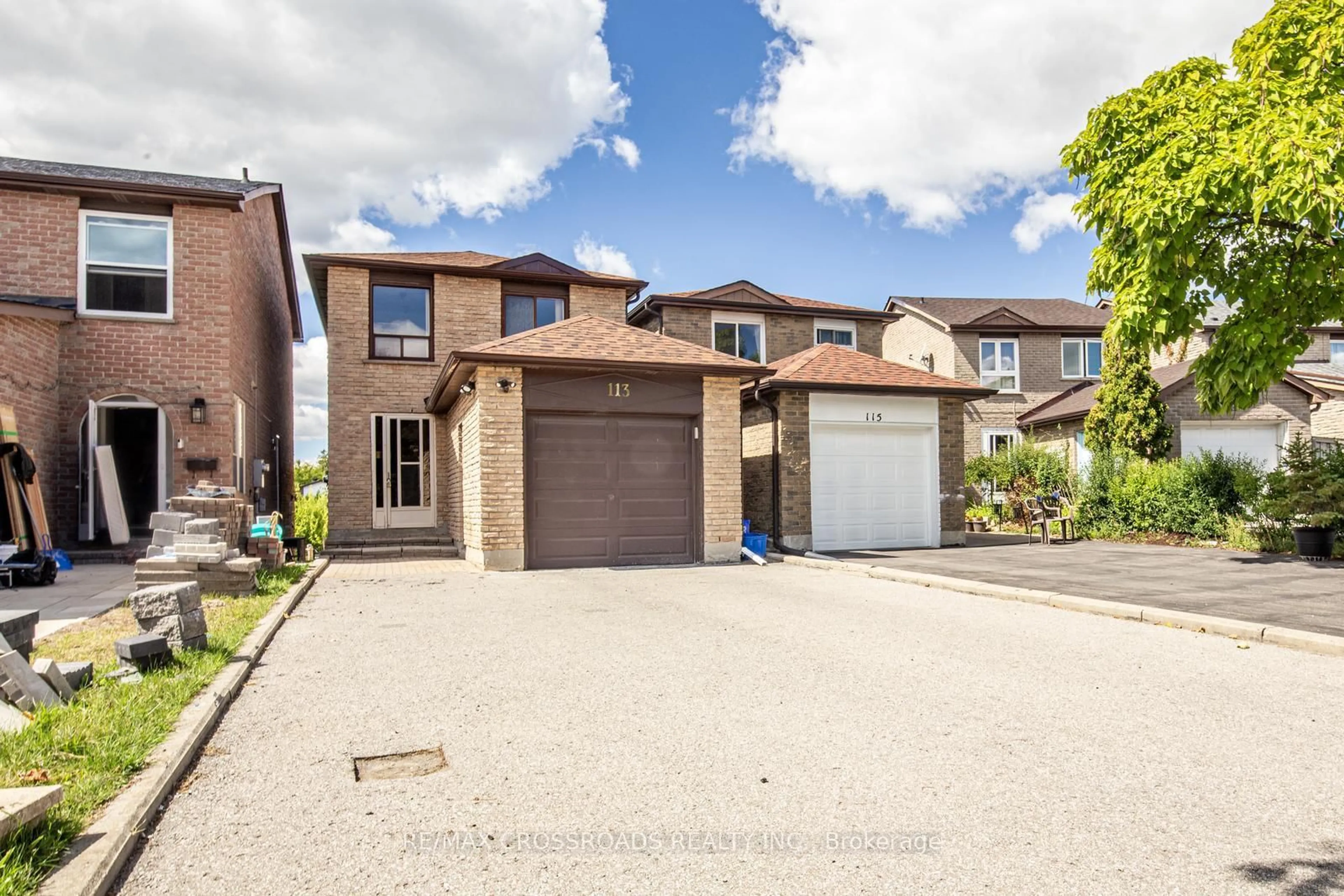 A pic from outside/outdoor area/front of a property/back of a property/a pic from drone, street for 113 Bedale Cres, Markham Ontario L3R 3N9