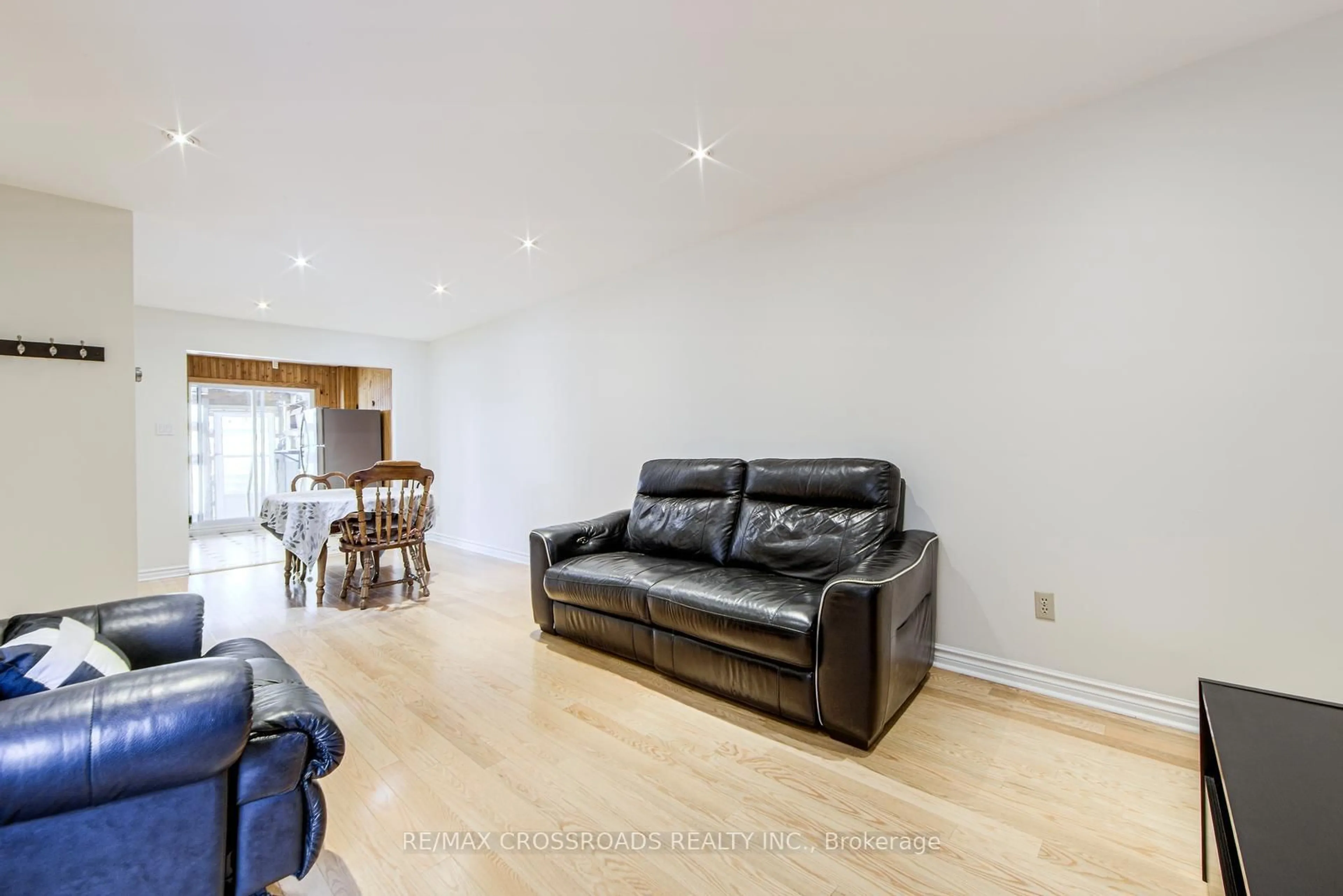 Living room with furniture, wood/laminate floor for 113 Bedale Cres, Markham Ontario L3R 3N9