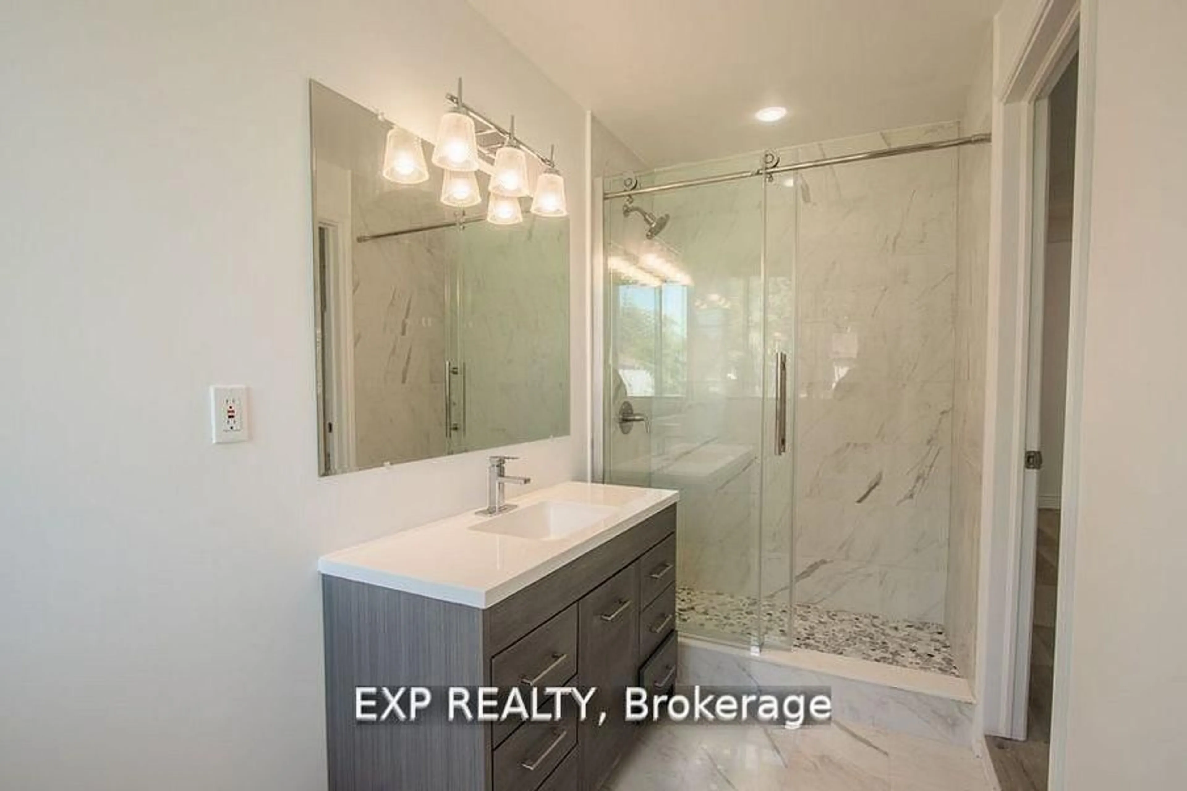 Contemporary bathroom, ceramic/tile floor for 201 Garden Ave, Georgina Ontario L4P 2L3