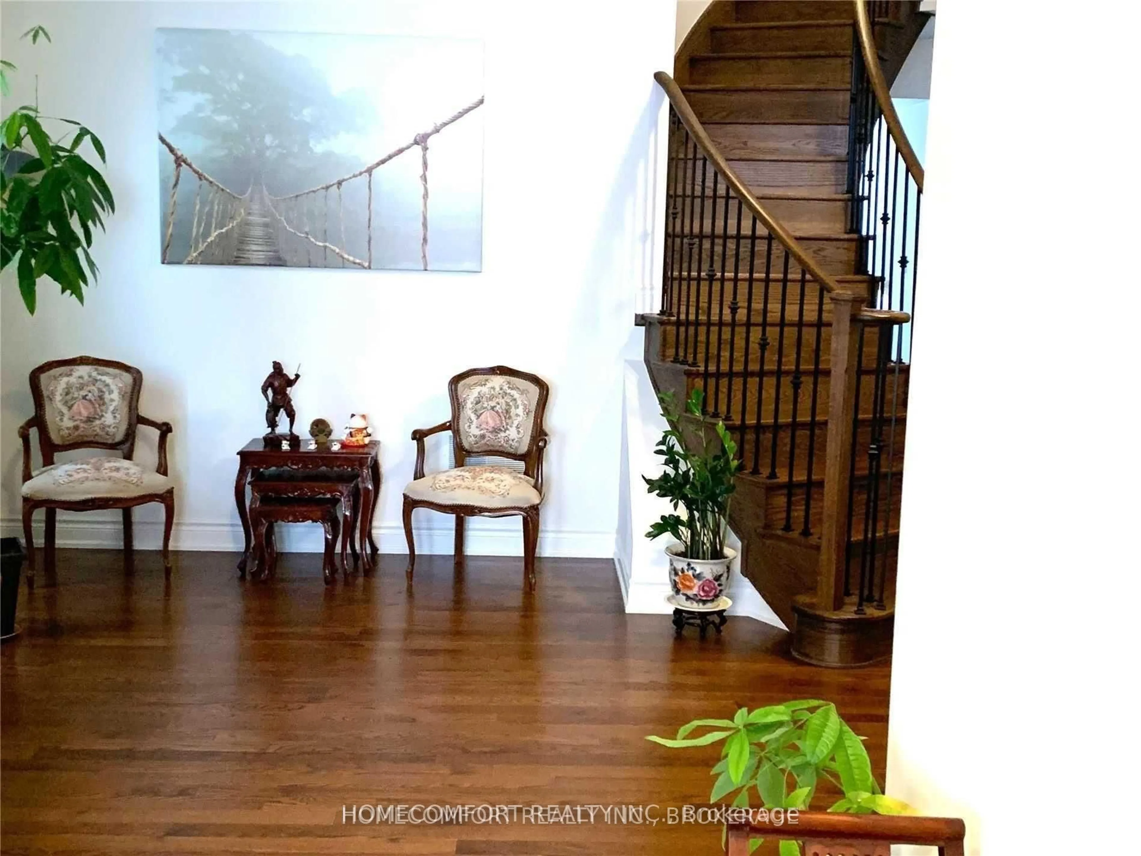 Indoor foyer for 945 Langford Blvd, Bradford West Gwillimbury Ontario L3Z 4J2