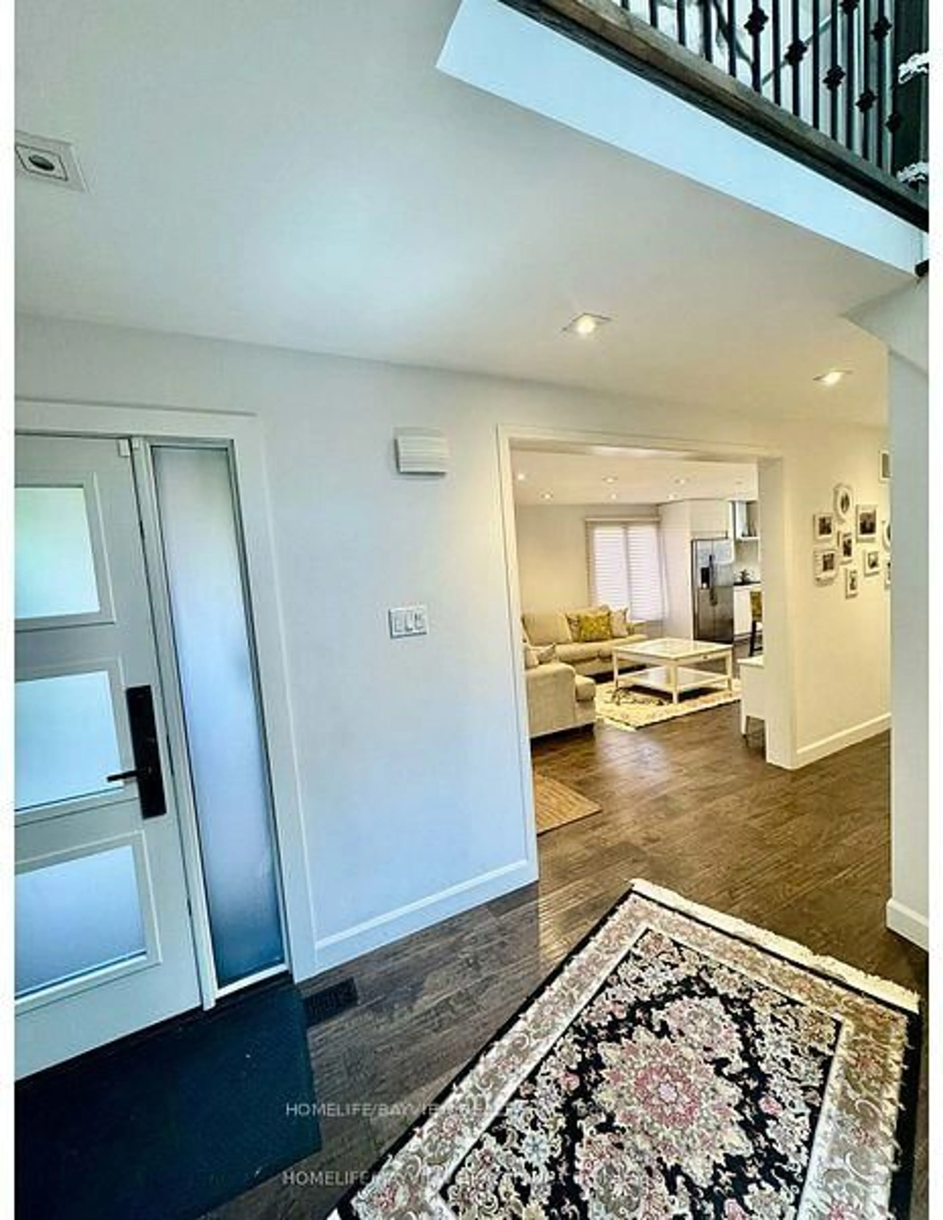 Indoor entryway for 23 Holm Cres, Markham Ontario L3T 5M4