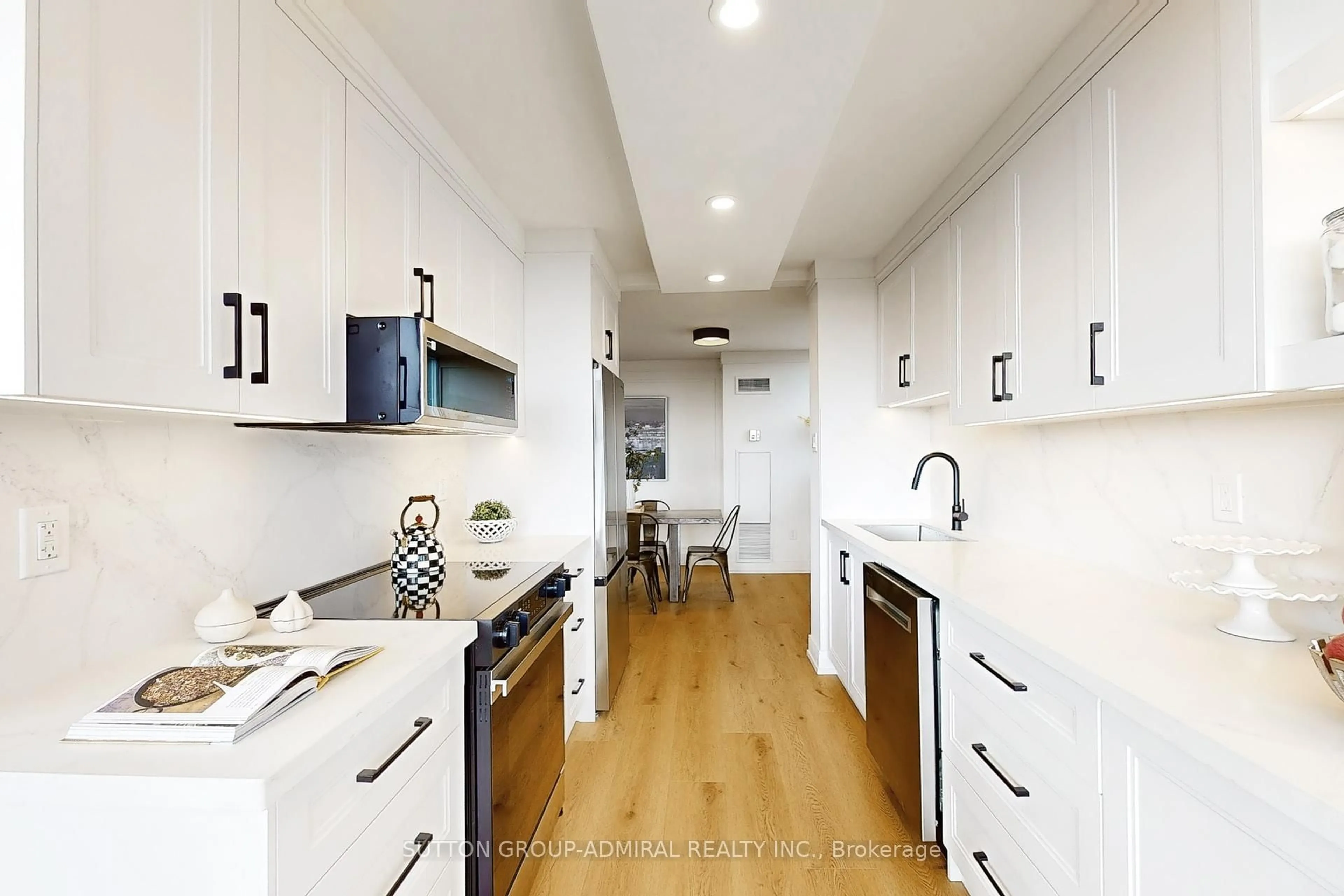 Contemporary kitchen, unknown for 7601 Bathurst St #901, Vaughan Ontario L4J 4H5