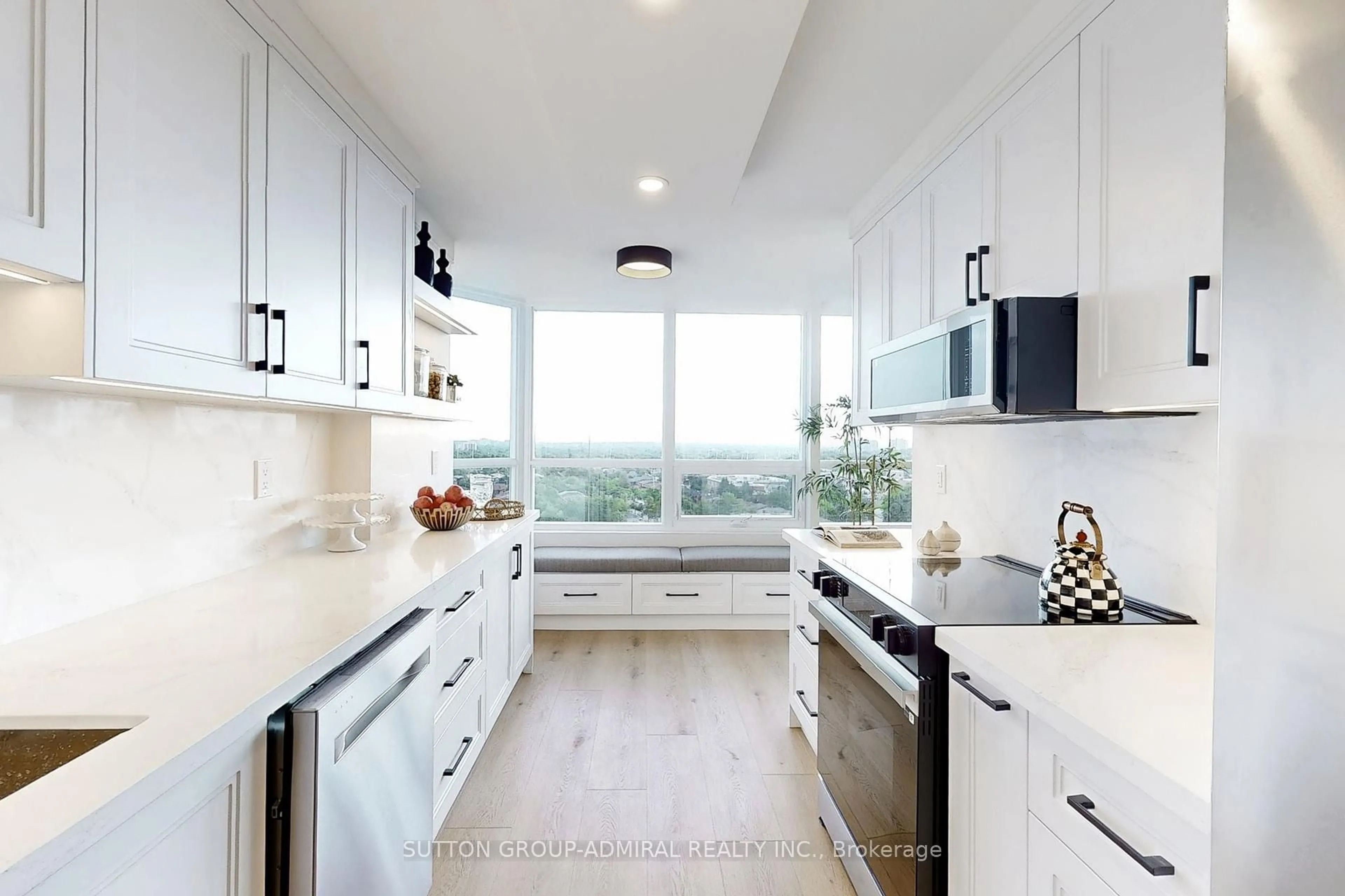 Contemporary kitchen, unknown for 7601 Bathurst St #901, Vaughan Ontario L4J 4H5