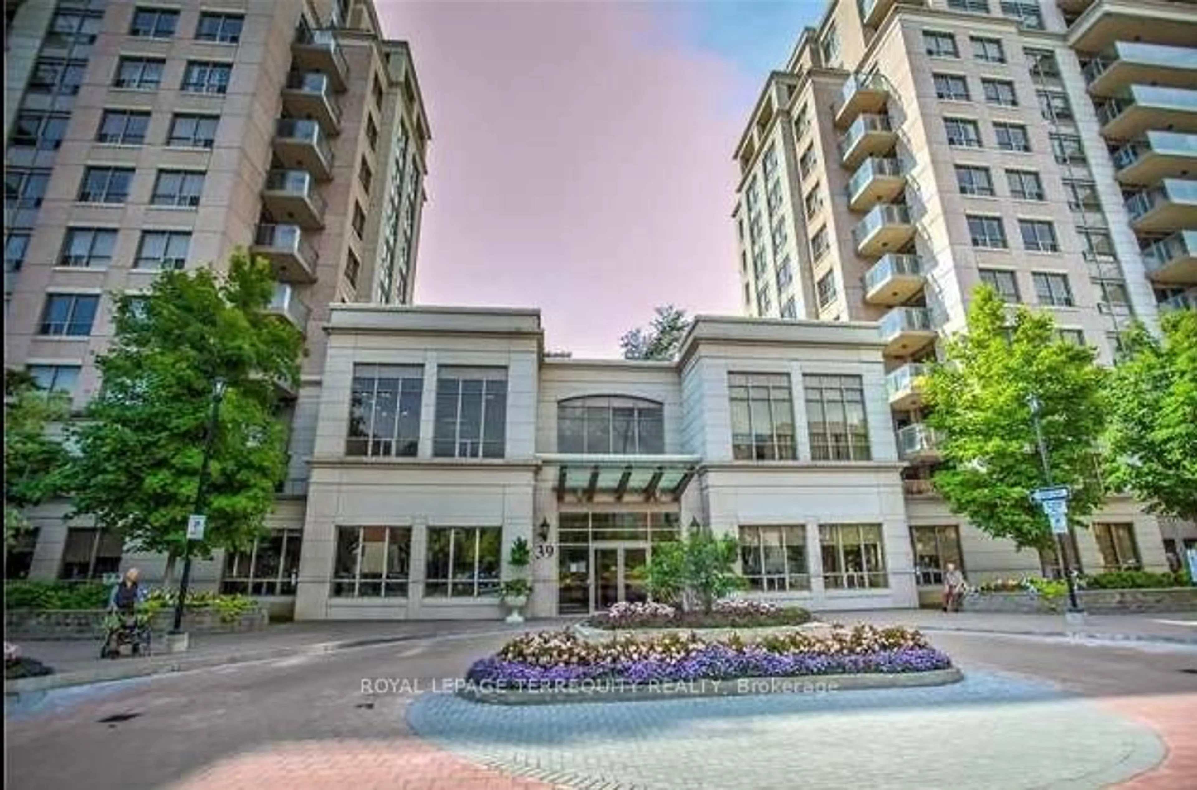 Unknown for 39 Galleria Pkwy #1011, Markham Ontario L3T 0A6
