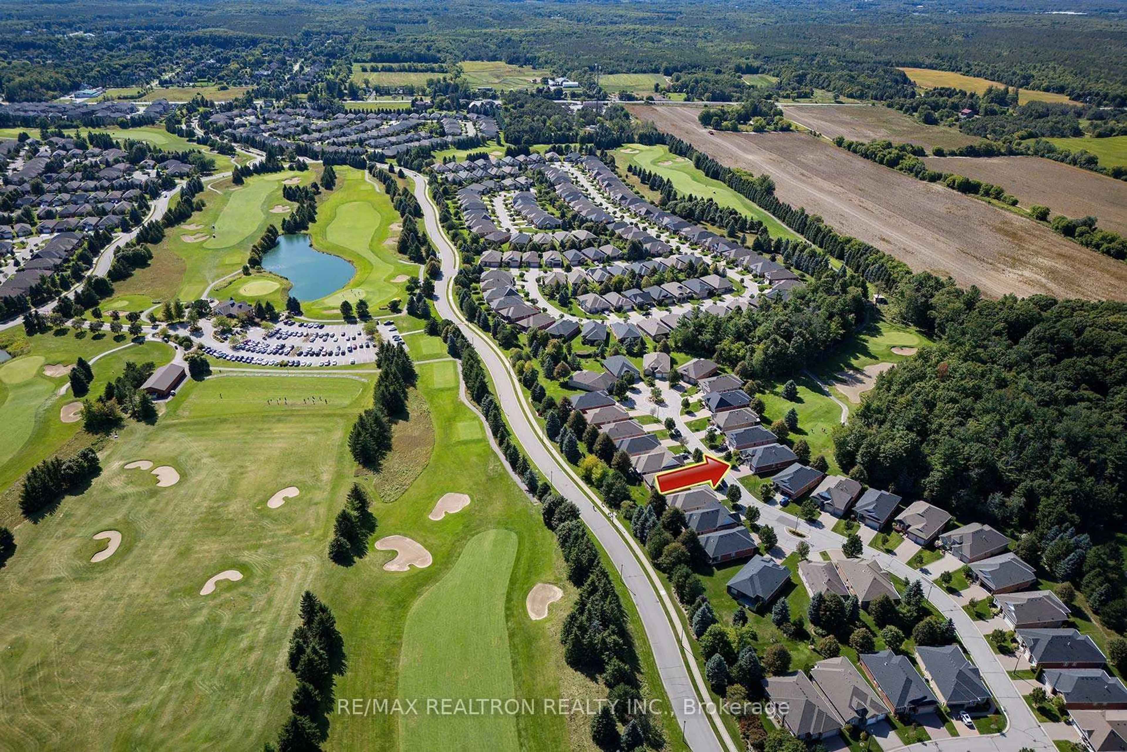 A pic from outside/outdoor area/front of a property/back of a property/a pic from drone, unknown for 82 Braid Bend #152, Whitchurch-Stouffville Ontario L4A 1R7