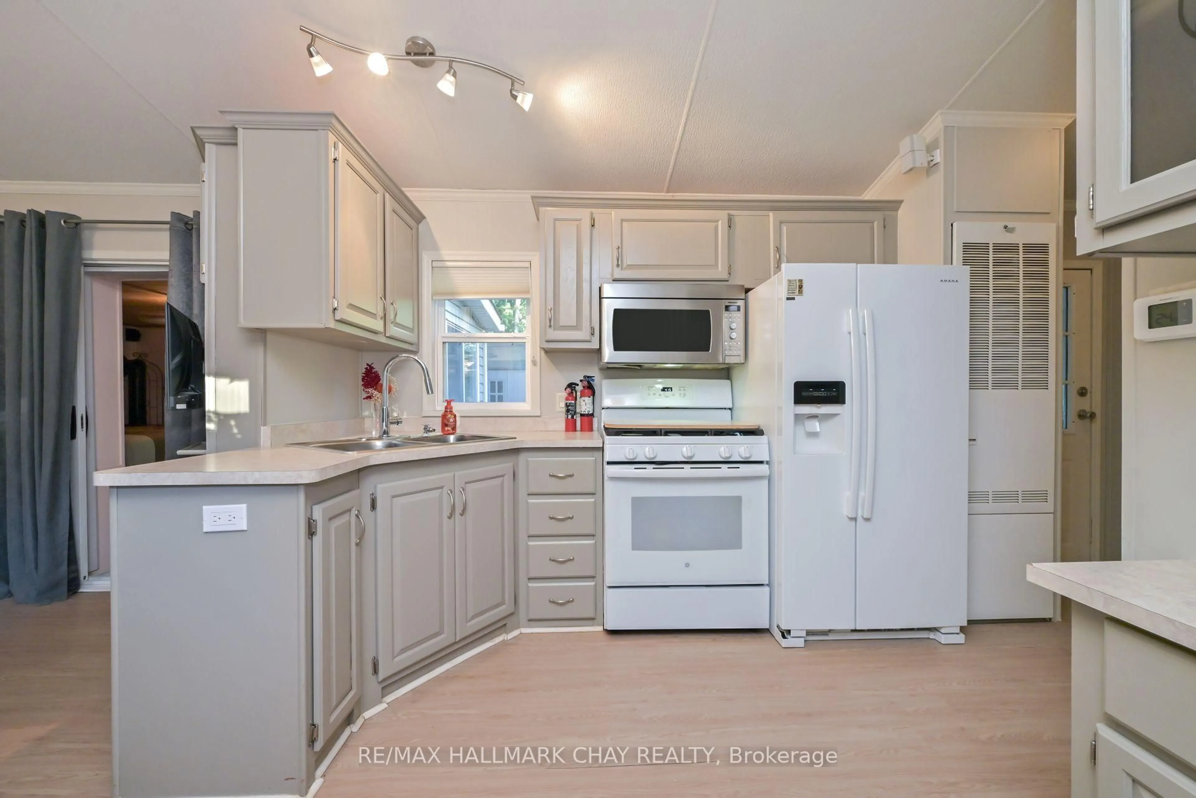 Standard kitchen, unknown for 6047 Hwy 89 #Lot 90, New Tecumseth Ontario L9R 2G2