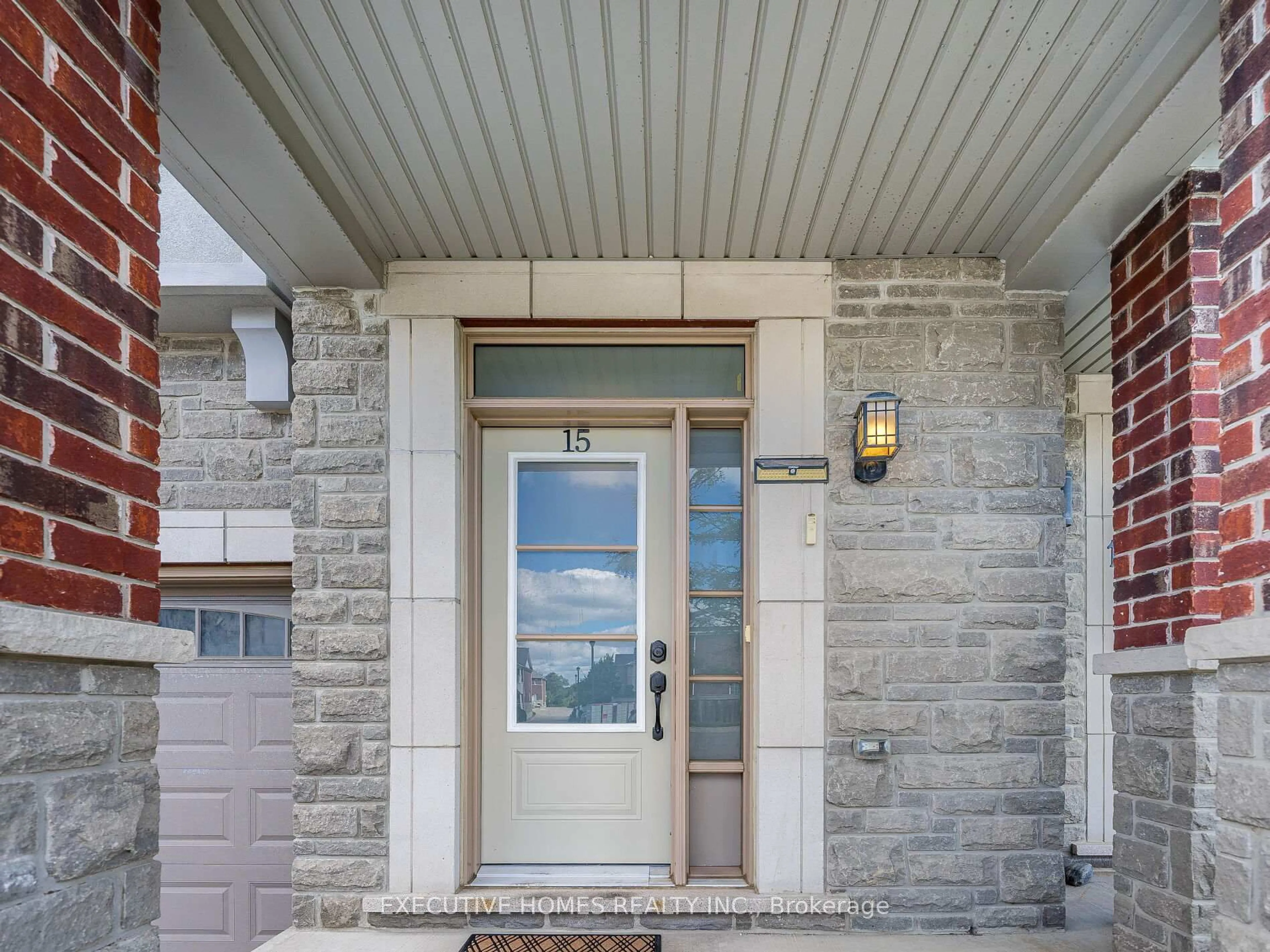 Indoor entryway for 15 Lowther Ave, Richmond Hill Ontario L4E 2Z7