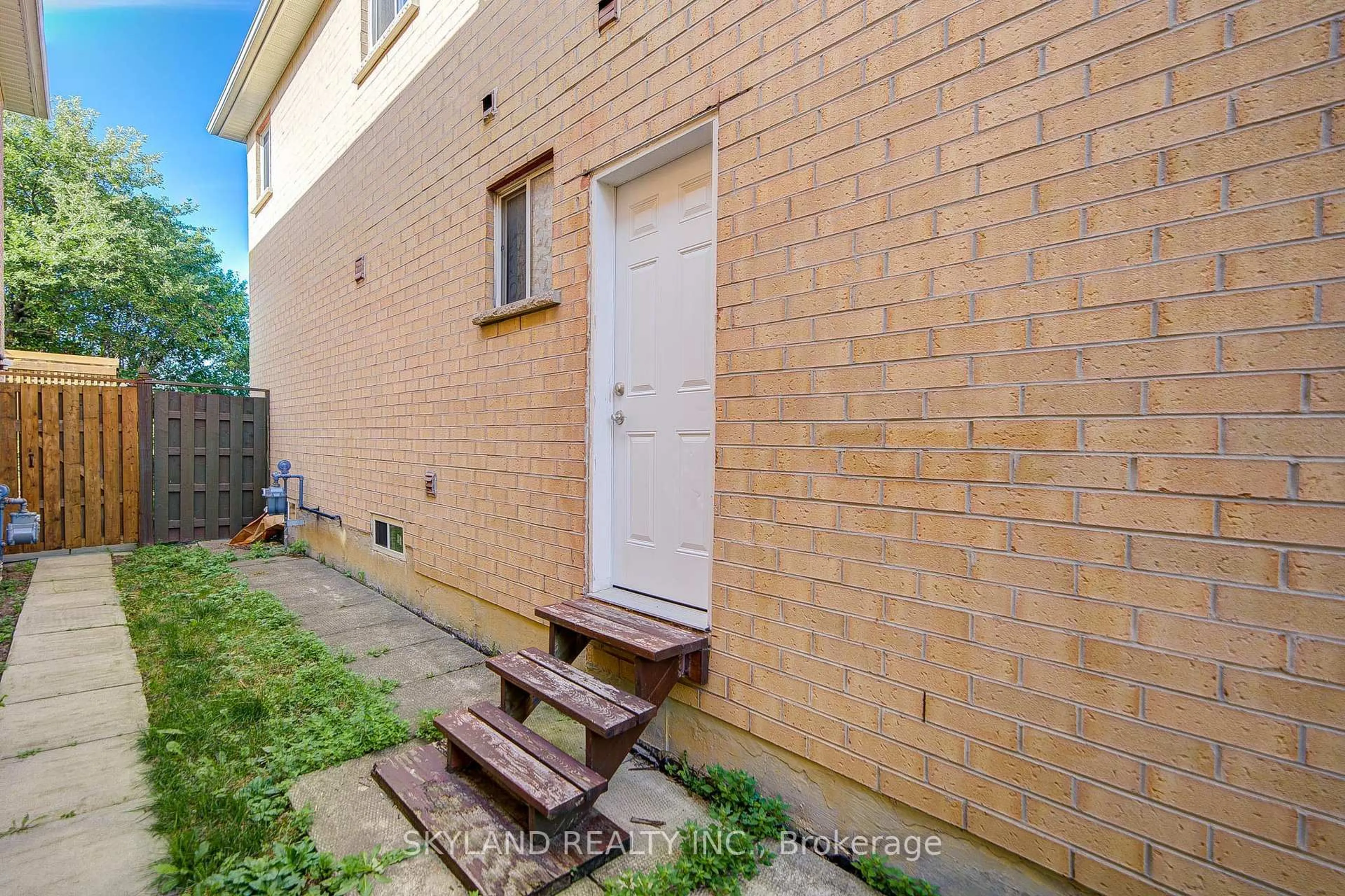 A pic from outside/outdoor area/front of a property/back of a property/a pic from drone, street for 78 Monteith Cres, Vaughan Ontario L6A 3M9