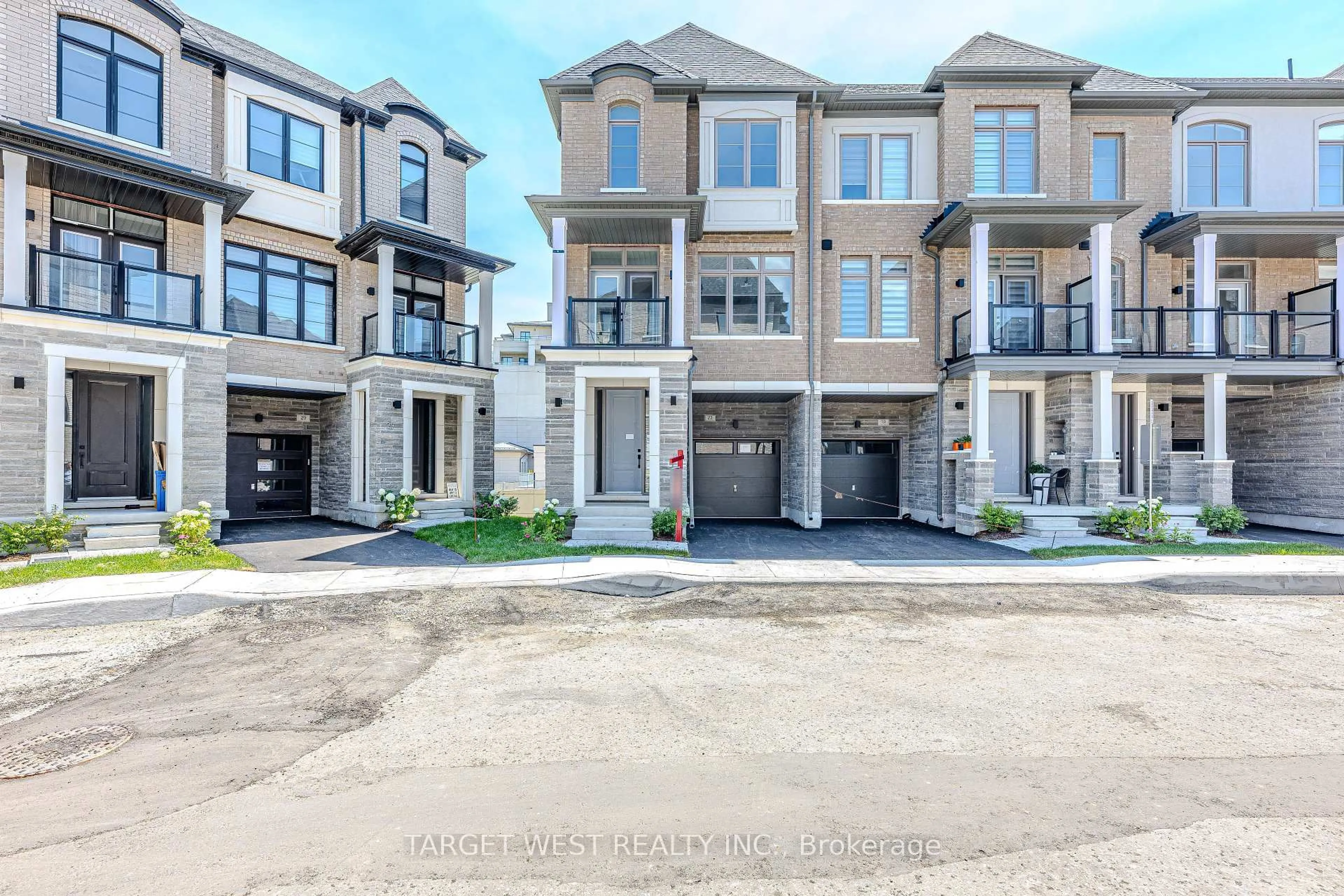 A pic from outside/outdoor area/front of a property/back of a property/a pic from drone, street for 23 Archambault Way, Vaughan Ontario L4H 5G4