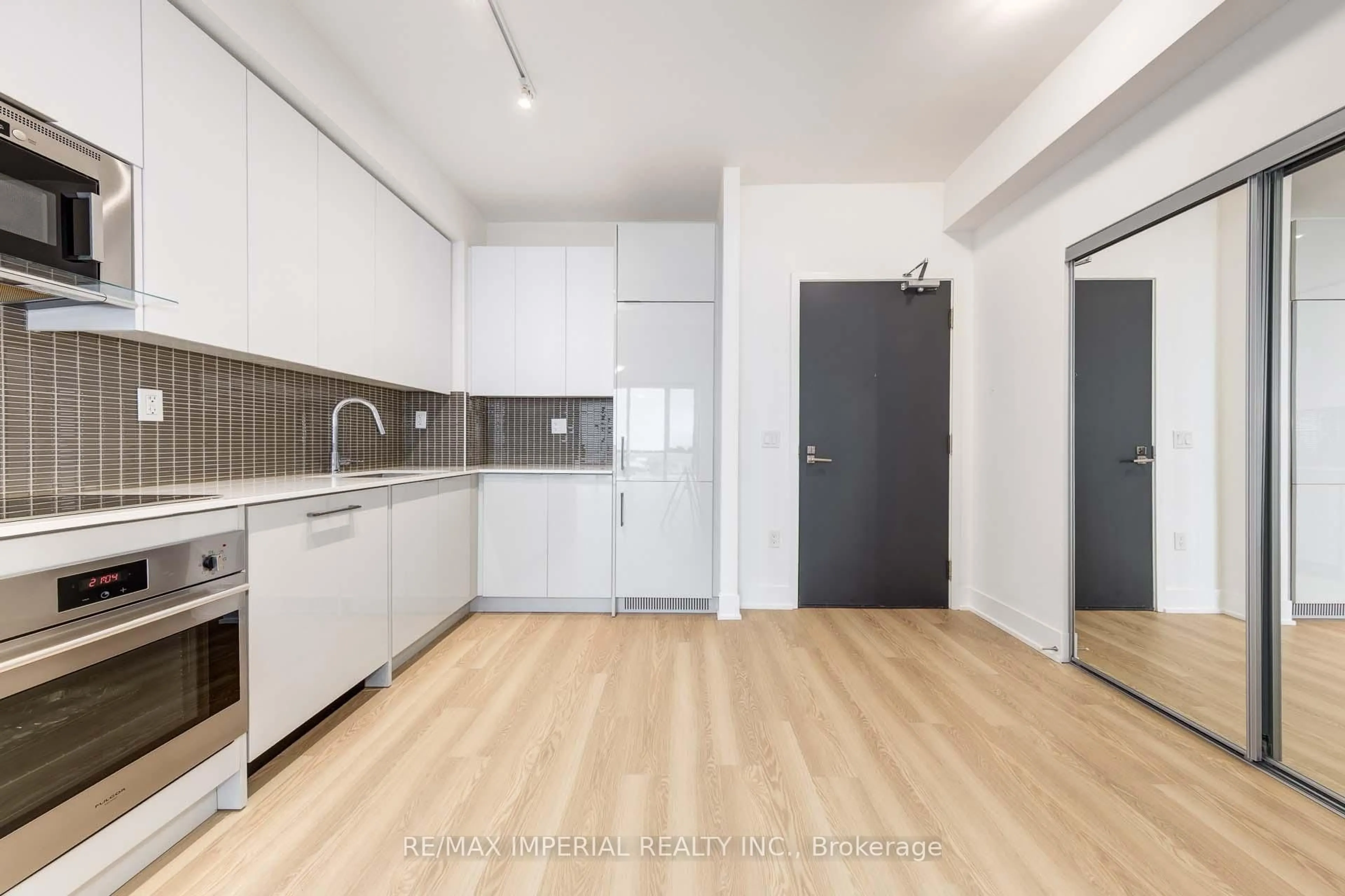 Standard kitchen, unknown for 2916 Highway 7 #701, Vaughan Ontario L4K 0K6