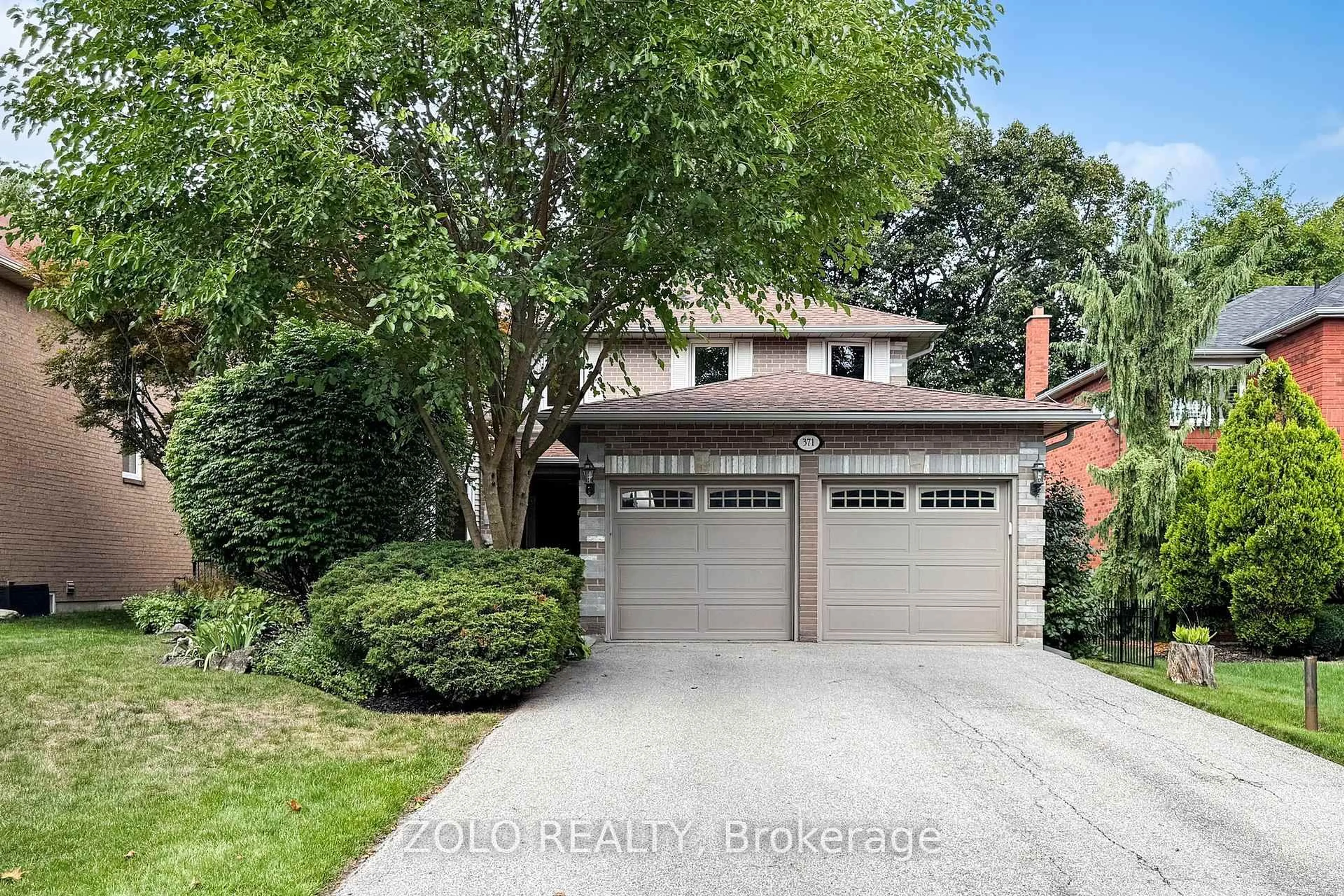 Home with brick exterior material, street for 371 Binns Ave, Newmarket Ontario L3X 1T7