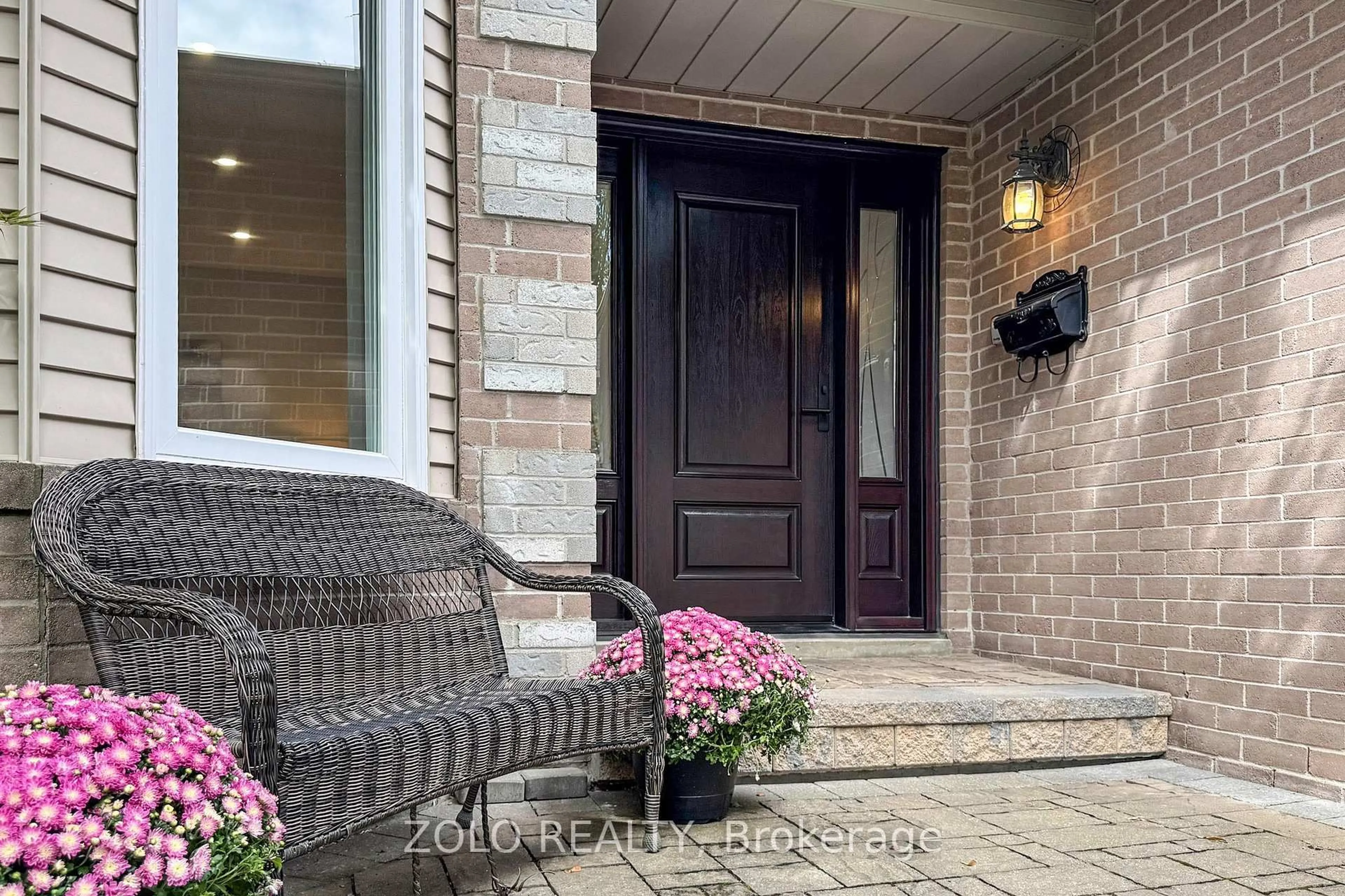 Indoor entryway for 371 Binns Ave, Newmarket Ontario L3X 1T7