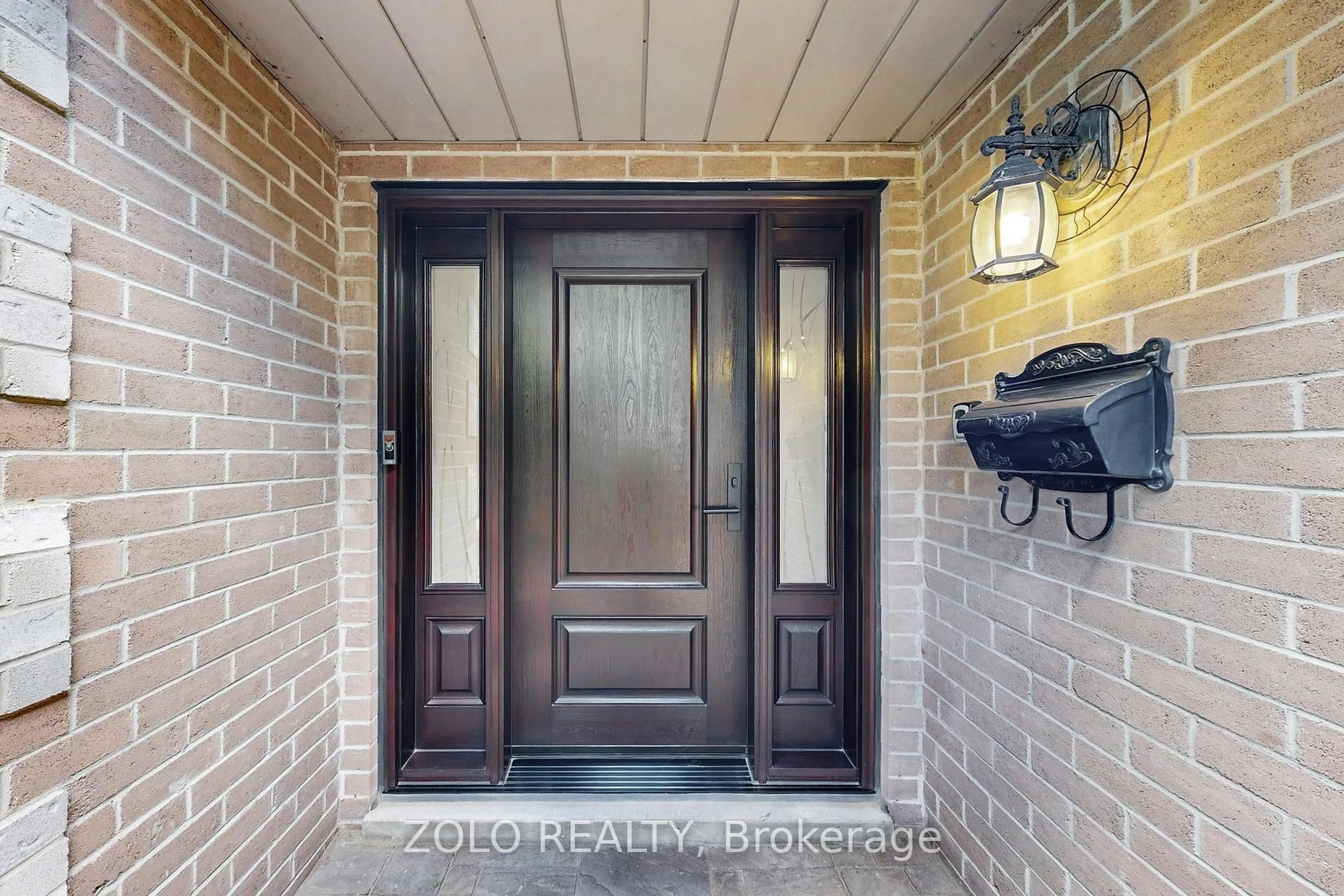 Indoor entryway for 371 Binns Ave, Newmarket Ontario L3X 1T7