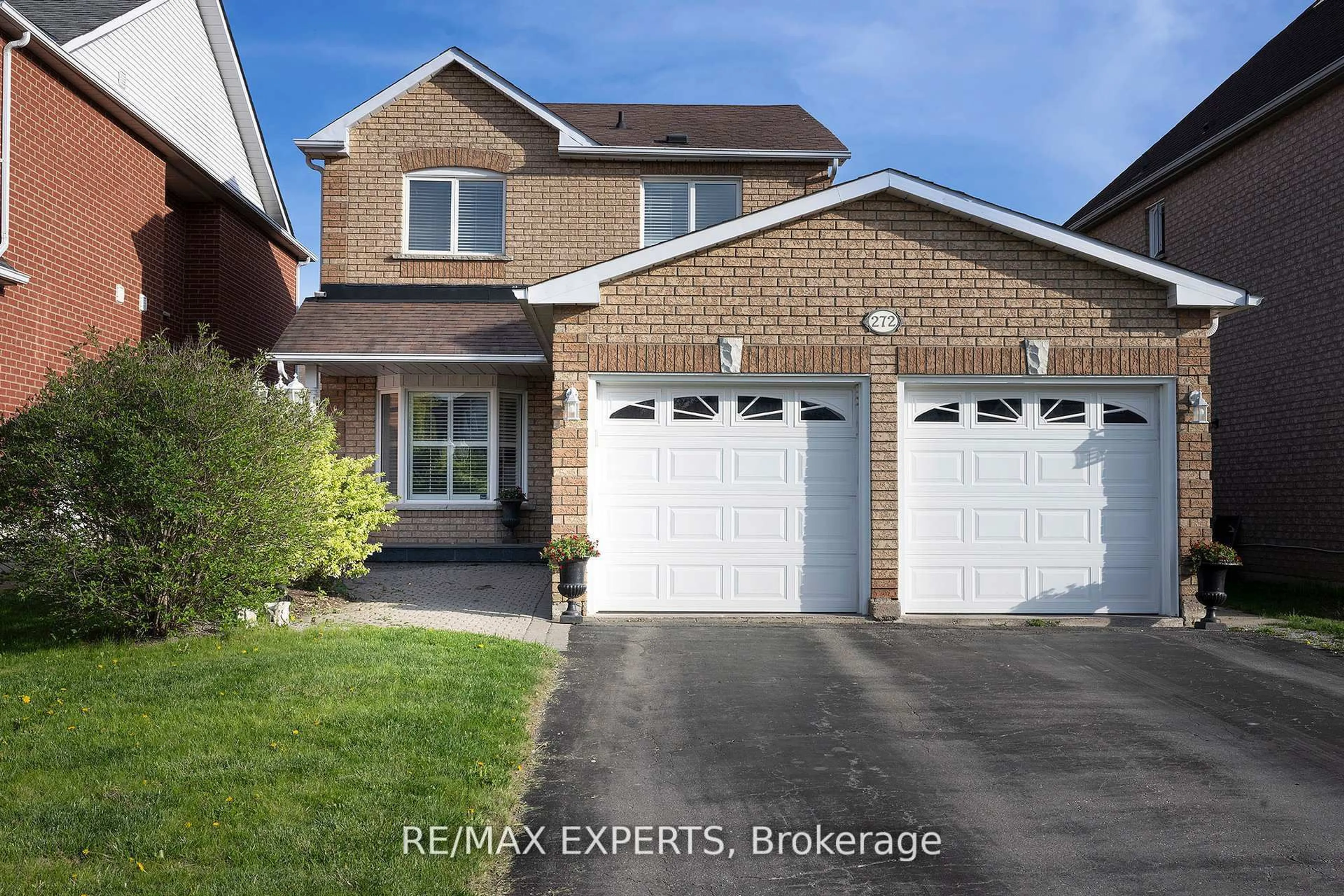 Home with brick exterior material, street for 272 Hoover Park Dr, Whitchurch-Stouffville Ontario L4A 1K9