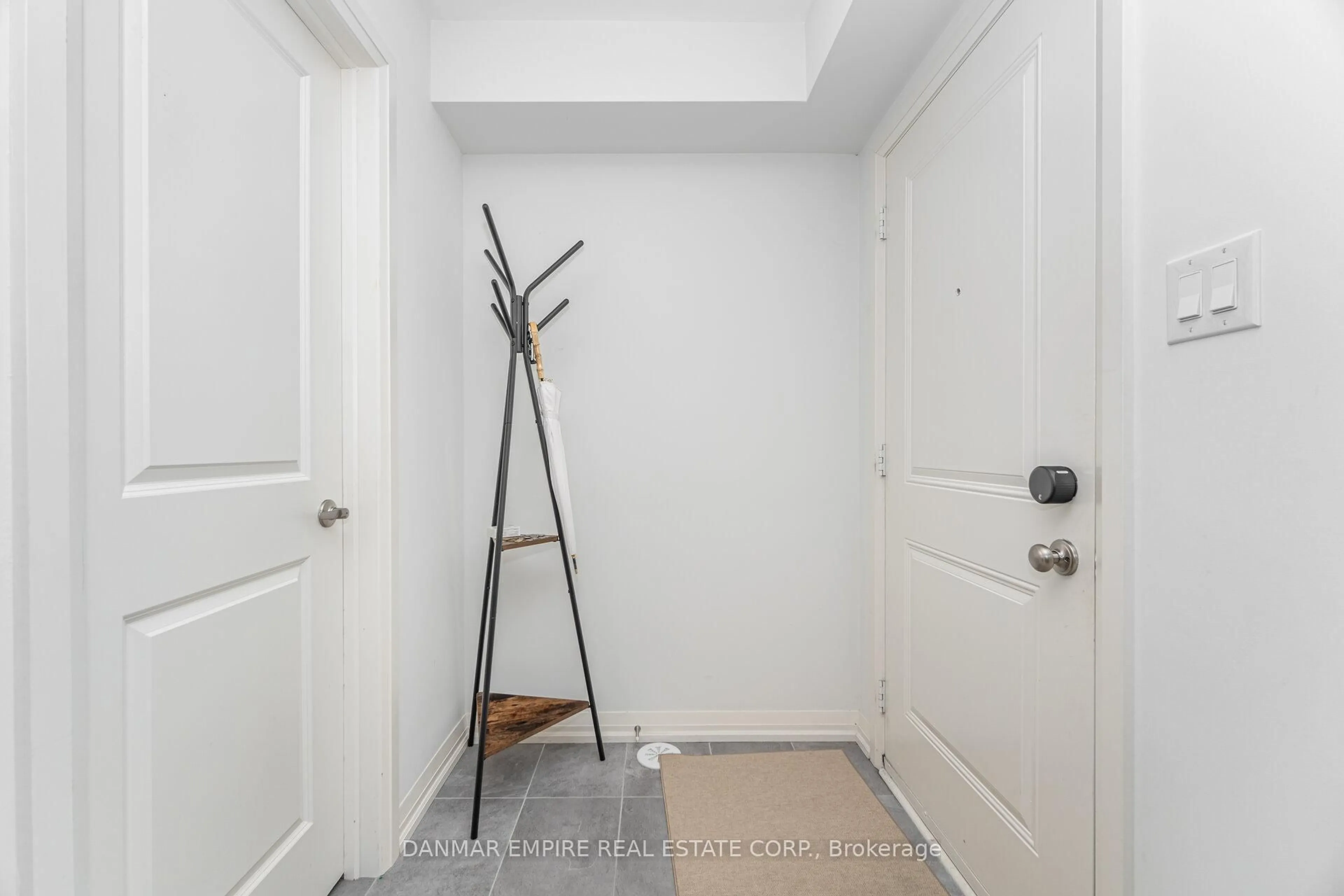 Indoor entryway for 45 Cohen Way, Vaughan Ontario L6A 4N9