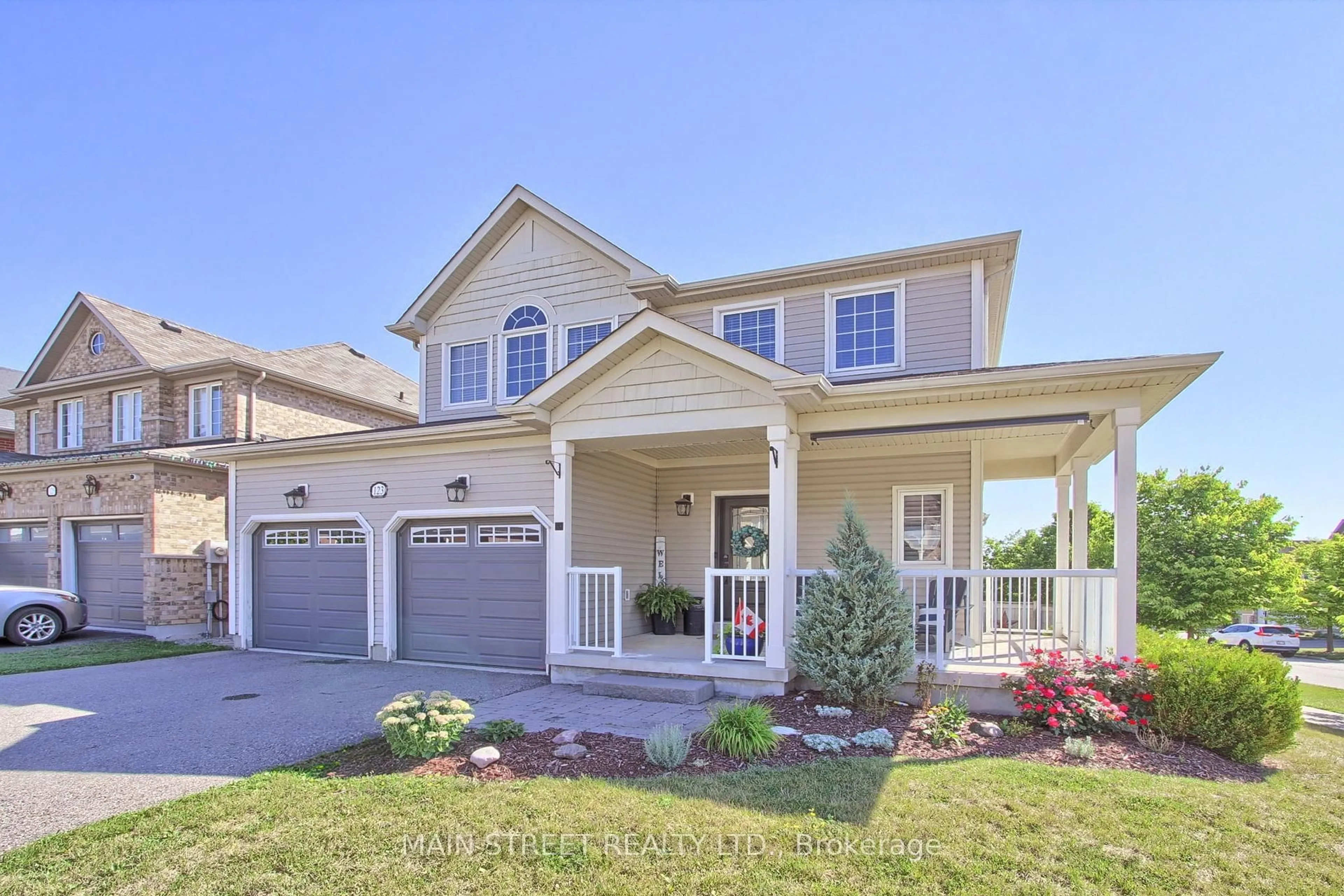 Home with vinyl exterior material, street for 123 Laurendale Ave, Georgina Ontario L4P 0C4