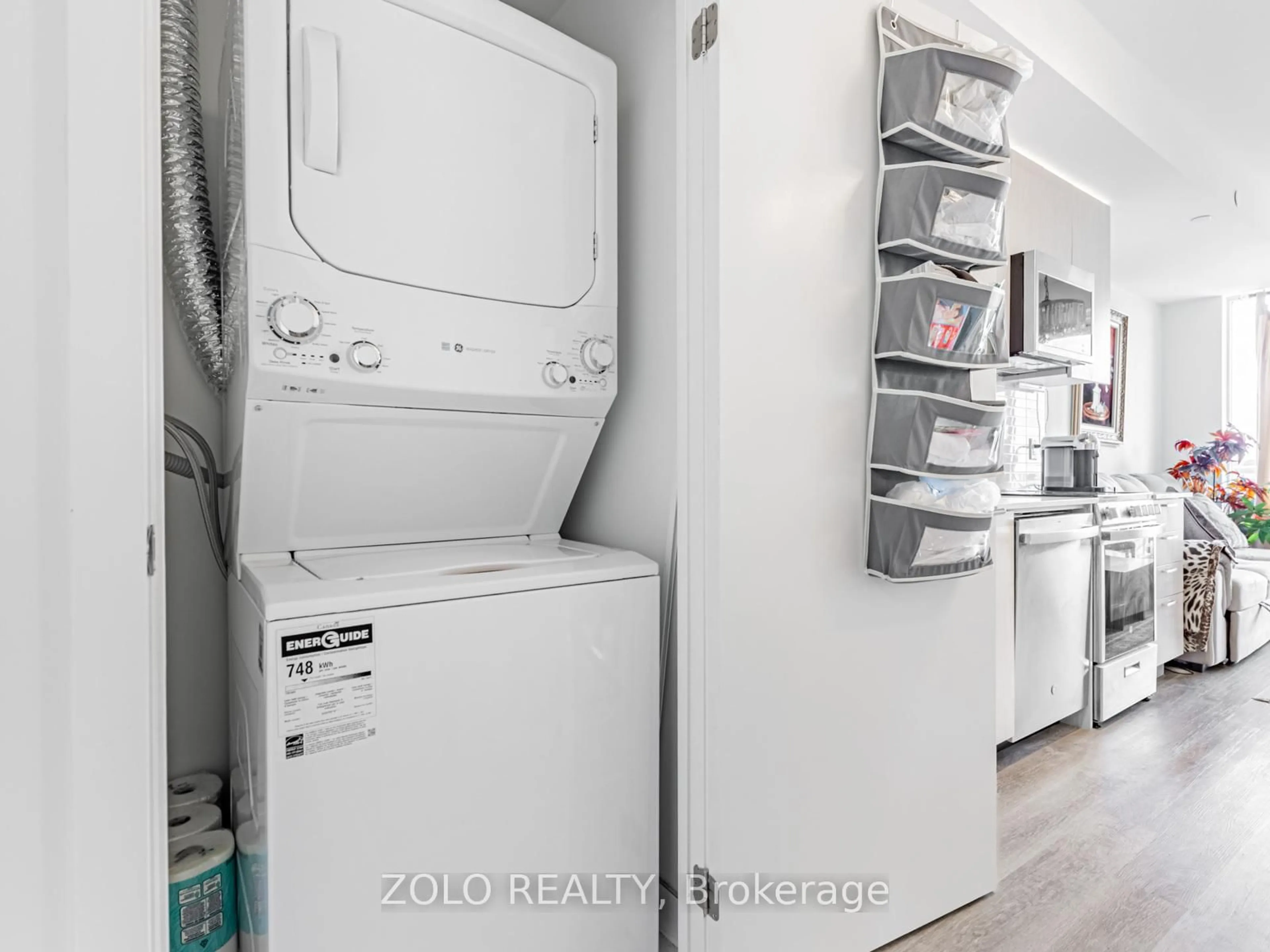Laundry room for 185 Deerfield Rd #906, Newmarket Ontario L3Y 0G7