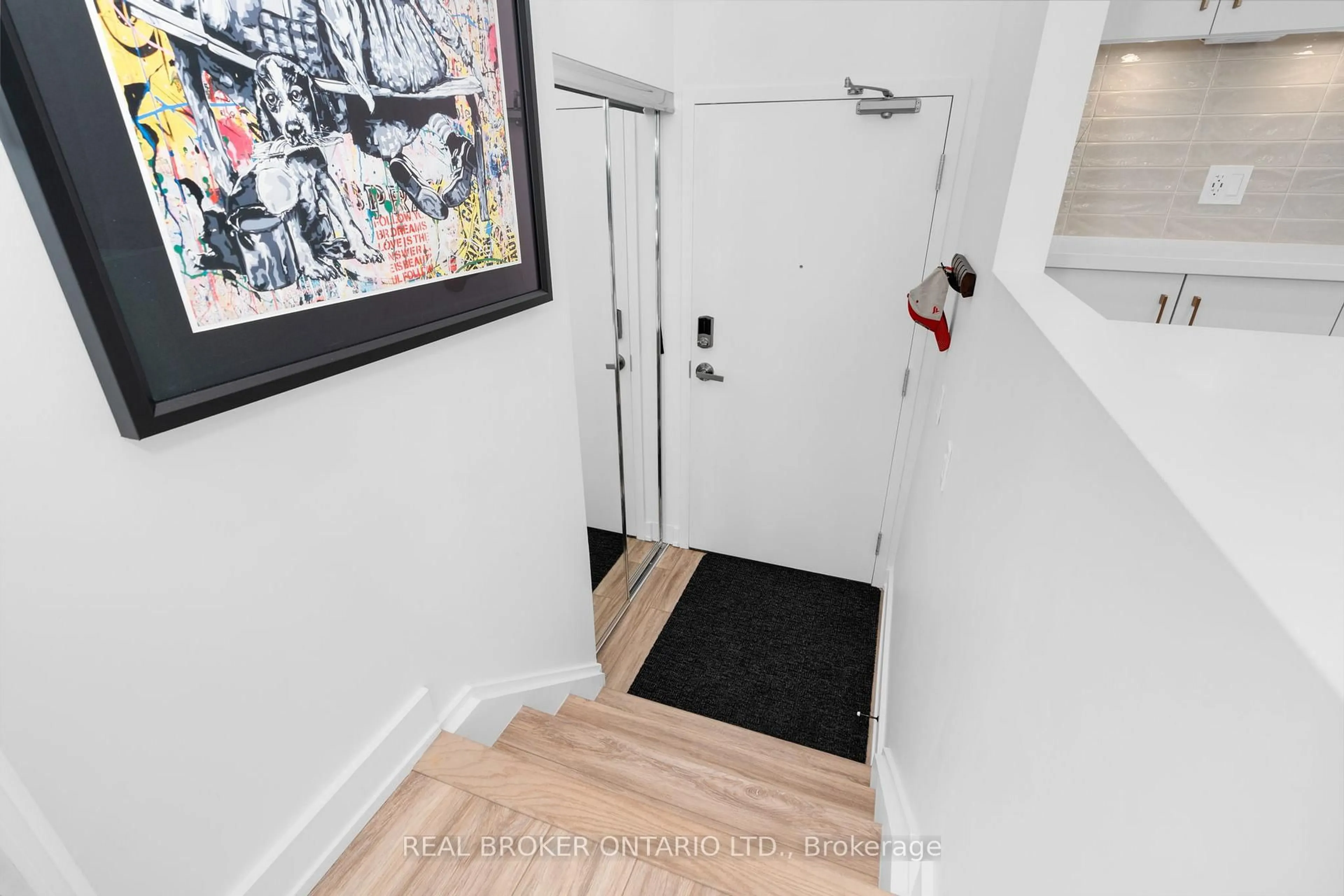 Indoor entryway for 375 Sea Ray Ave #G34, Innisfil Ontario L9S 0N9